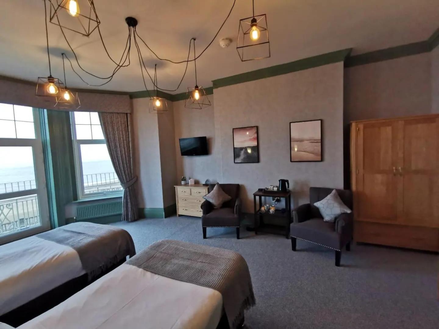 Deluxe Twin Room with Sea View photo 3
