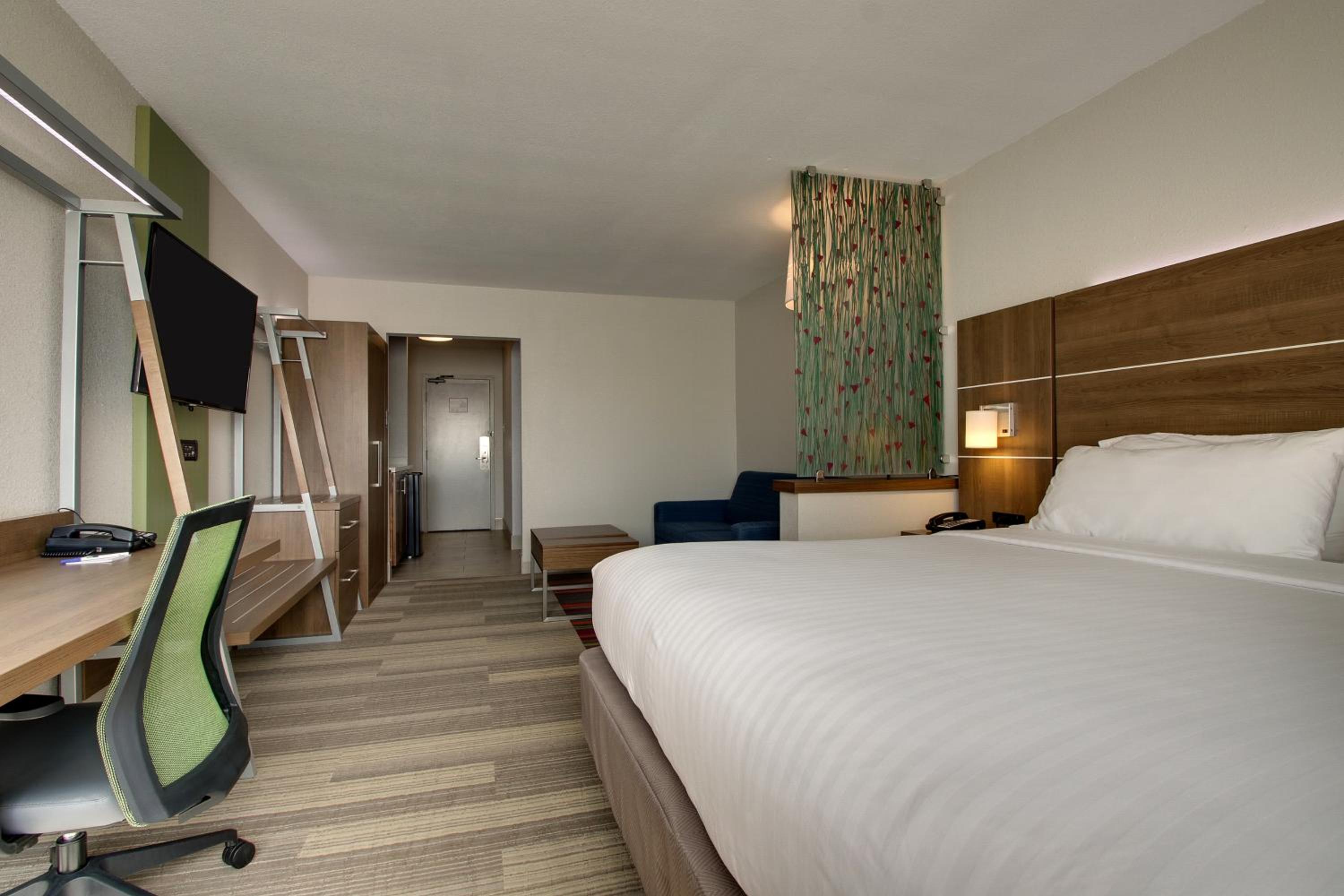 King Suite with Sofa Bed - Photo 6