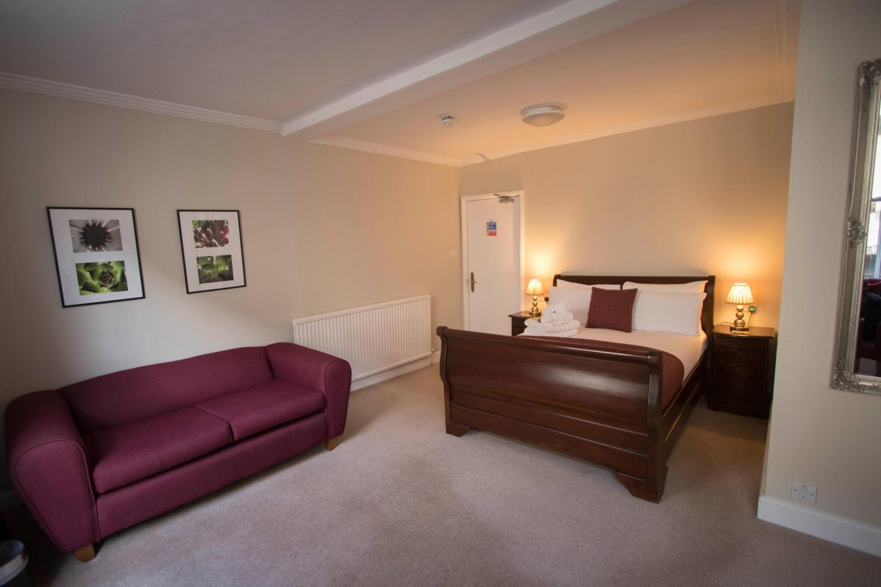 Double Room with Bathroom - Photo 3