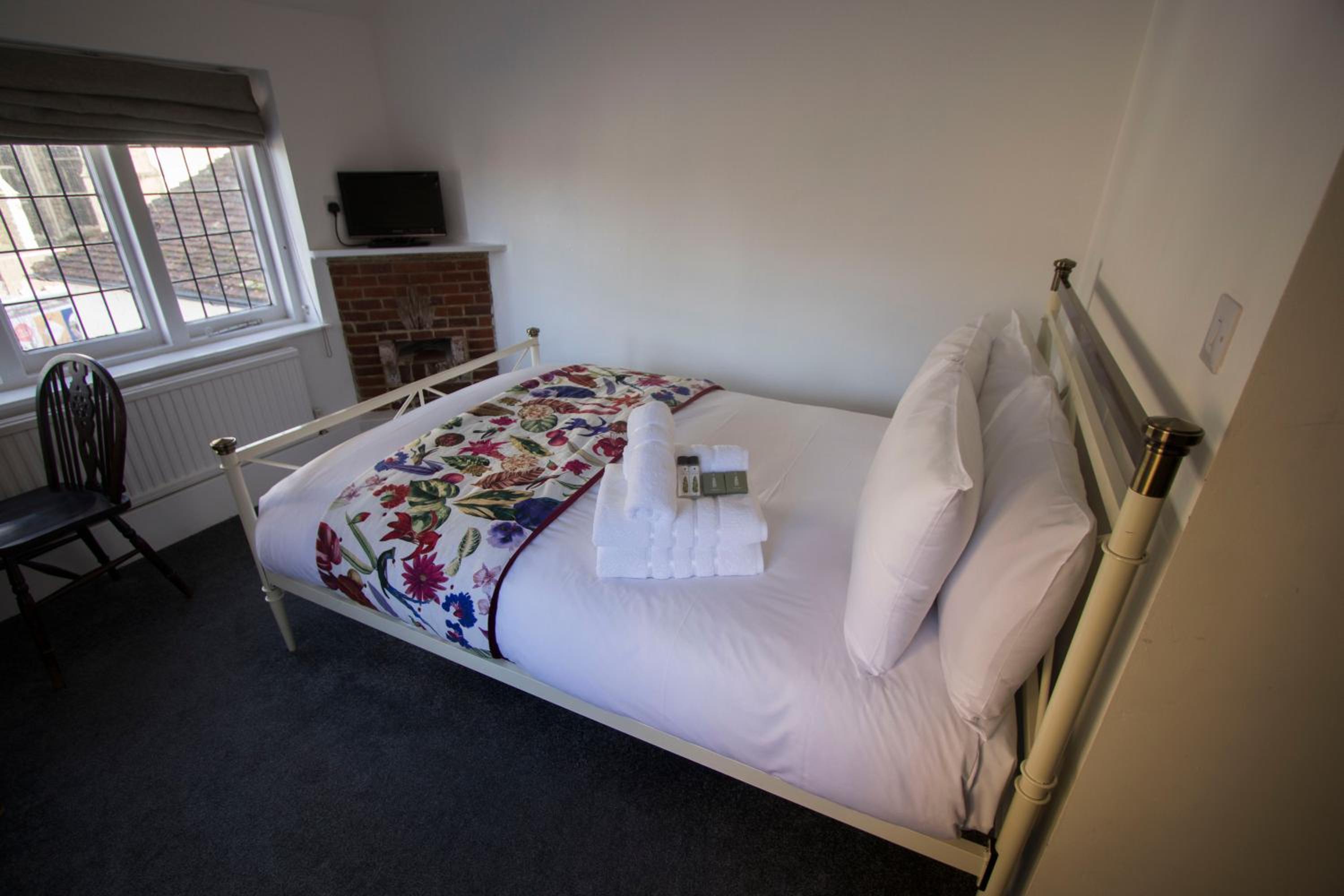 Double Room with Bathroom - Photo 9