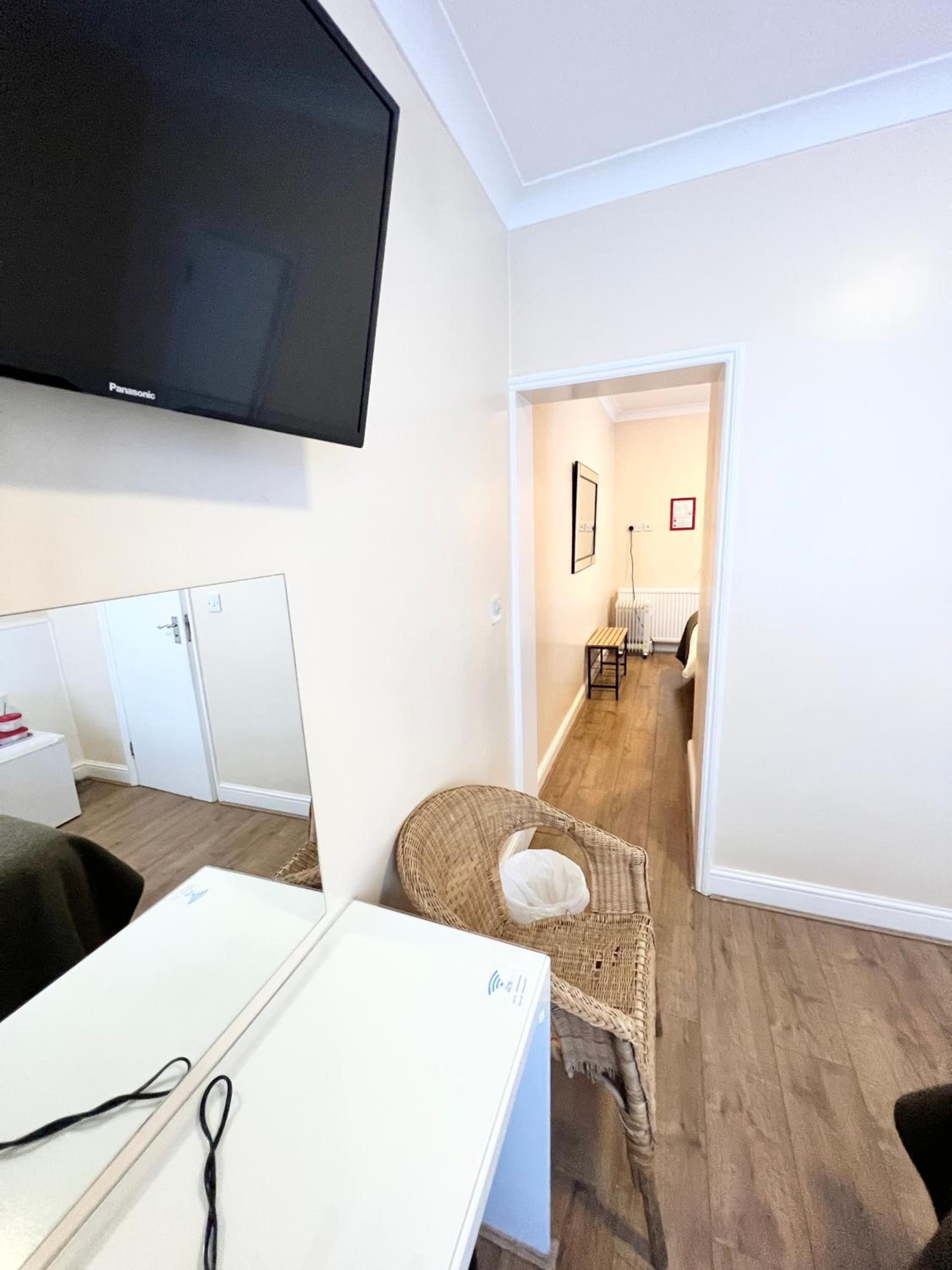Quad Room with Private Bathroom photo 2