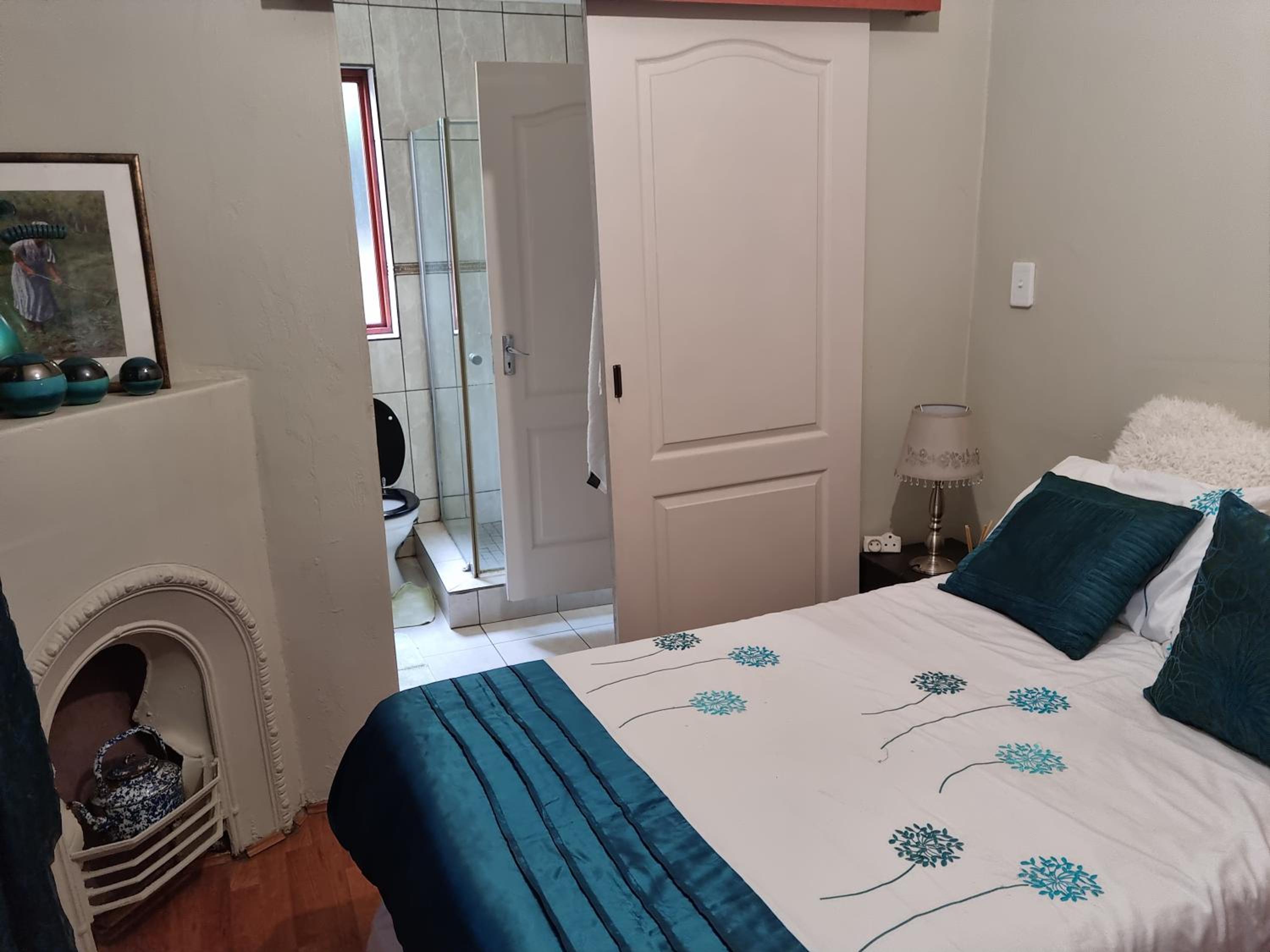 Deluxe Room (2 Adults + 1 Child) - Photo 3