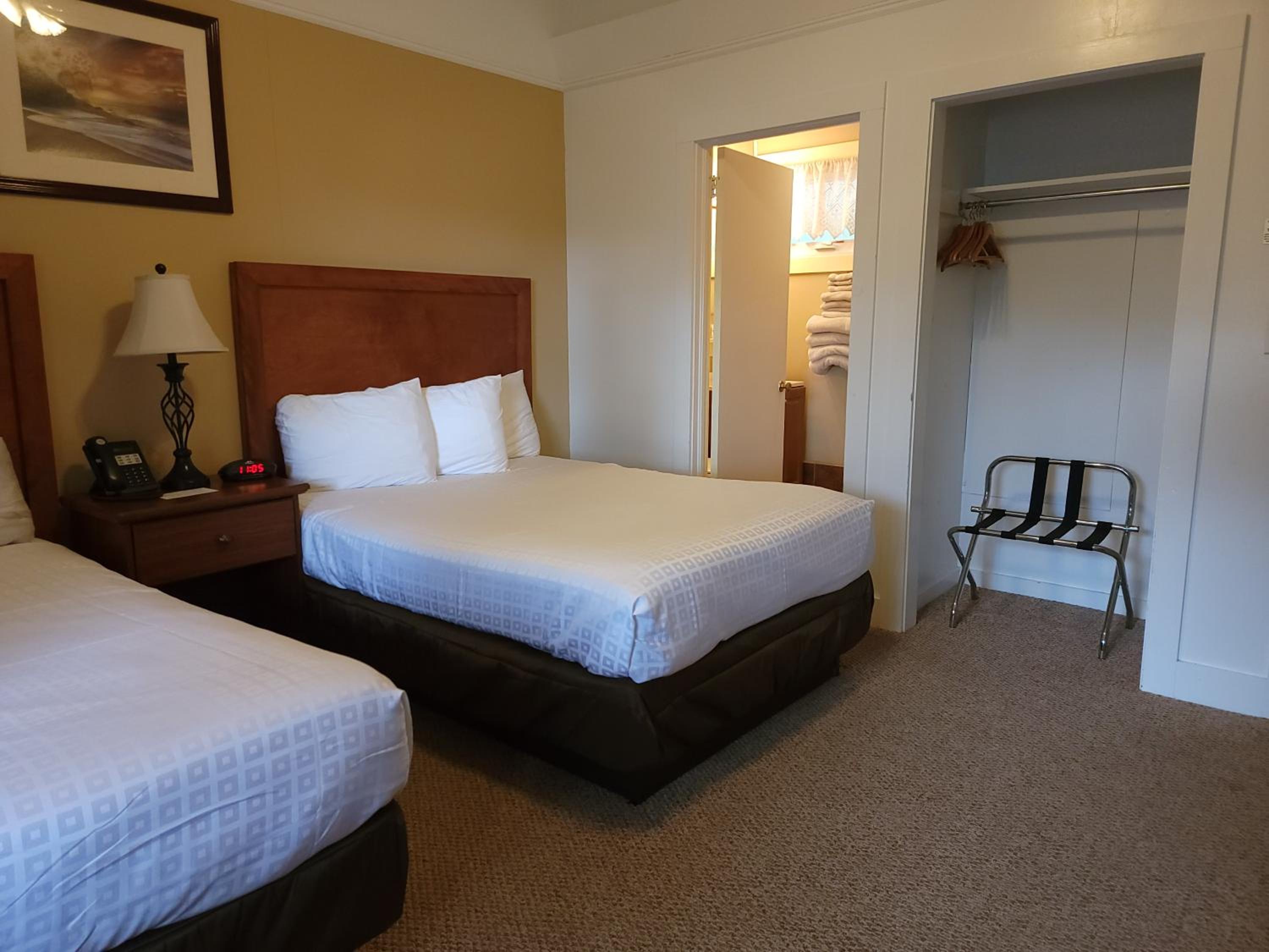 Double Room with Two Double Beds photo 2