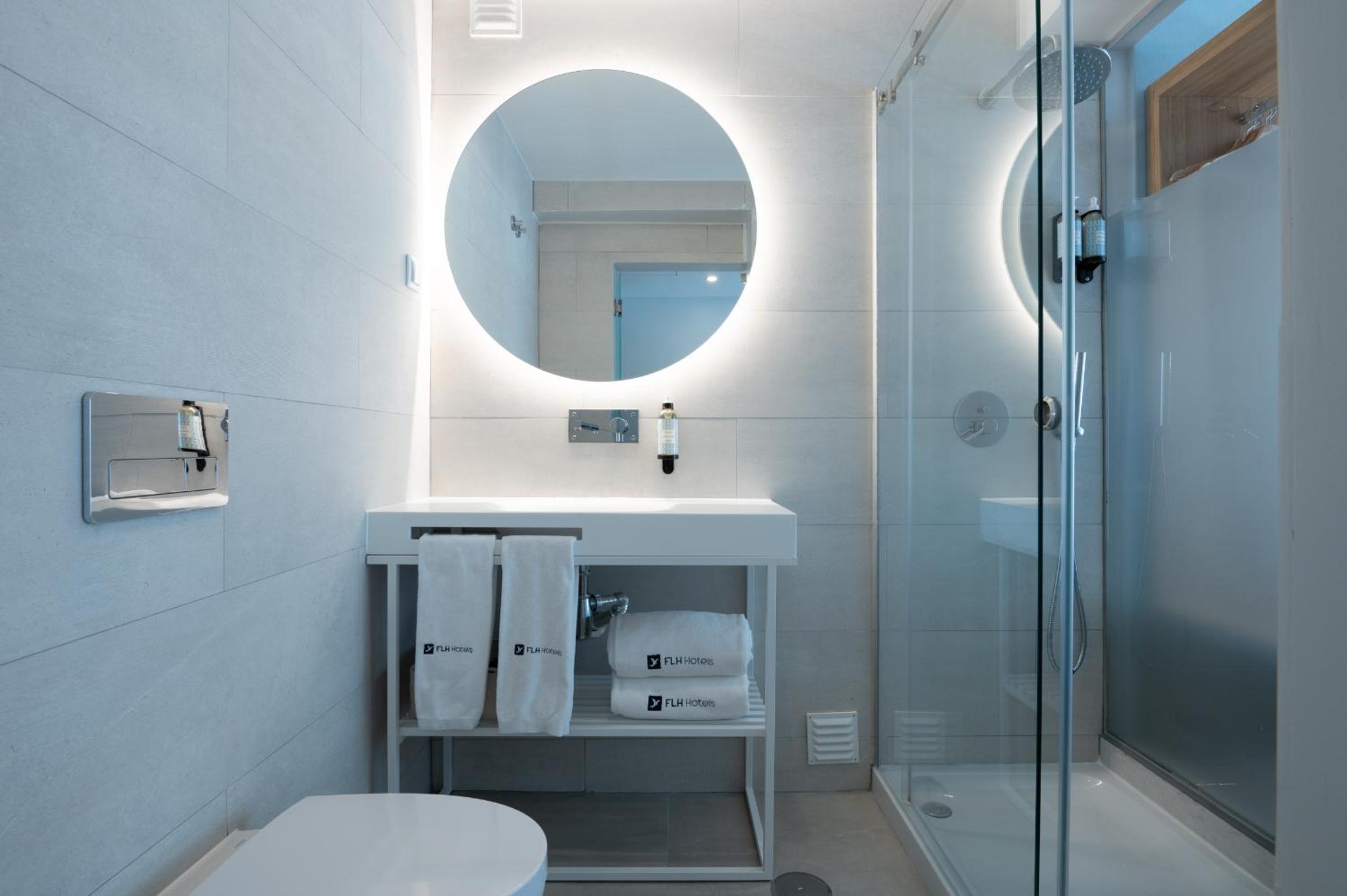 Twin Room - Photo 9