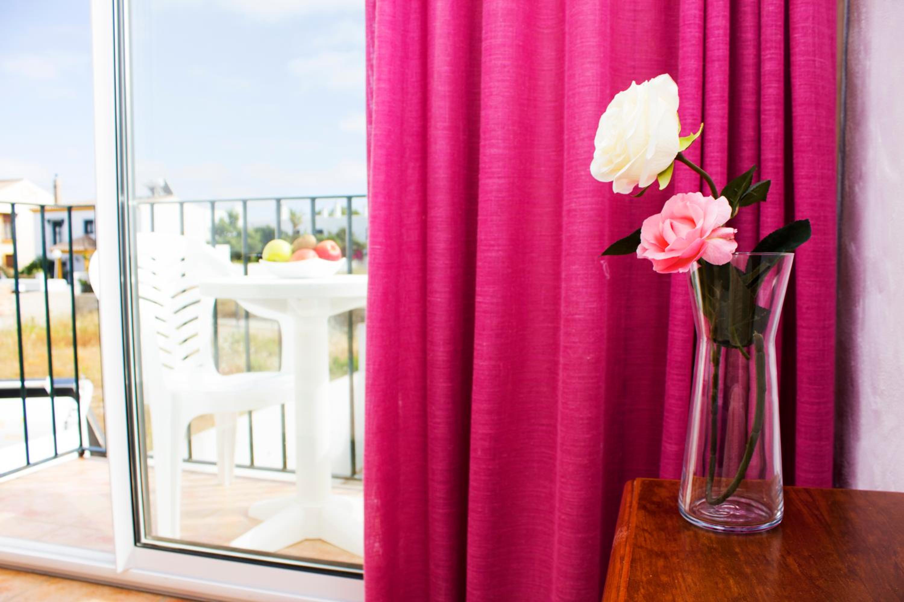 Standard Twin Room - Photo 13