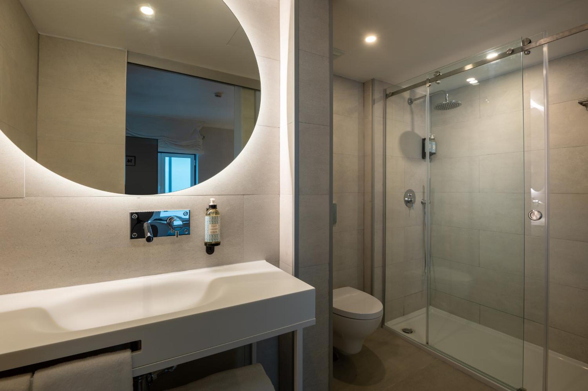Double Room with Interior View - Photo 8