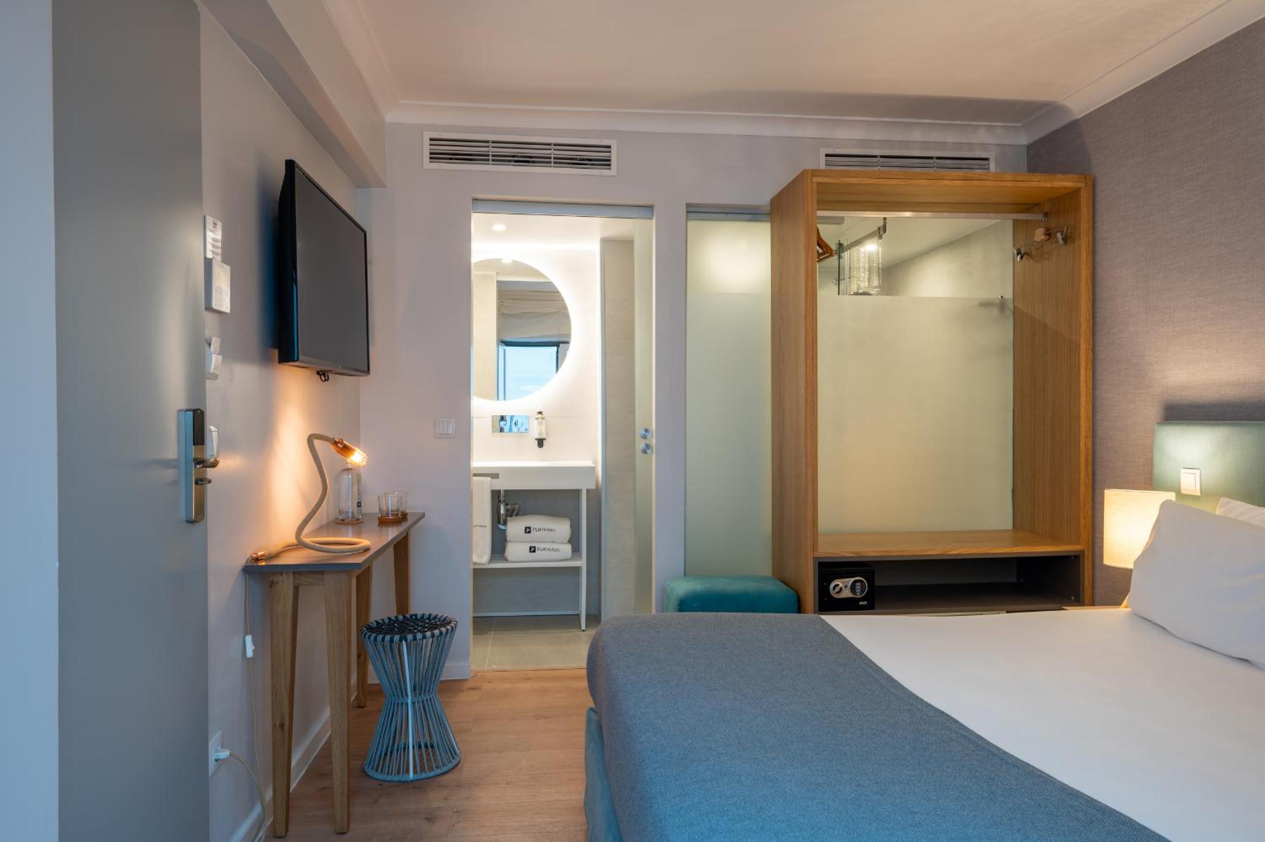 Double Room with Interior View - Photo 4