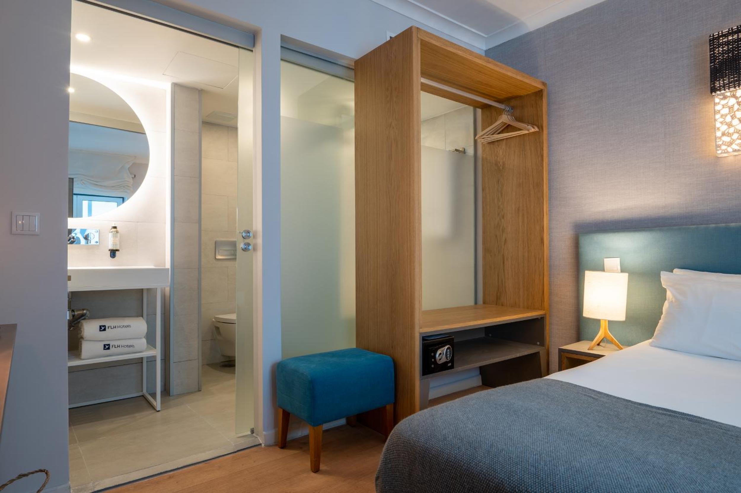 Double Room with Interior View - Photo 10
