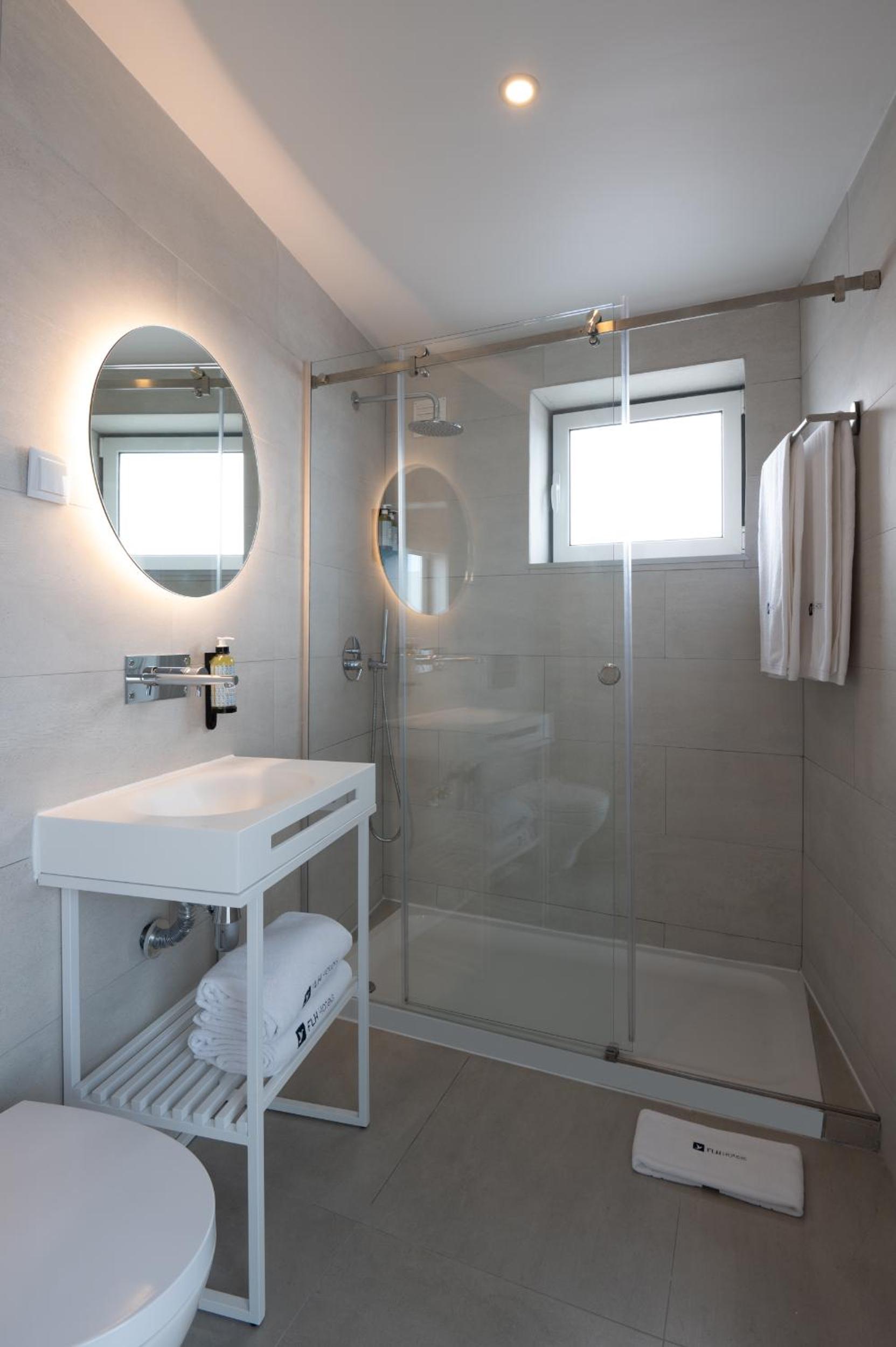 Superior Double Room with Balcony - Photo 4