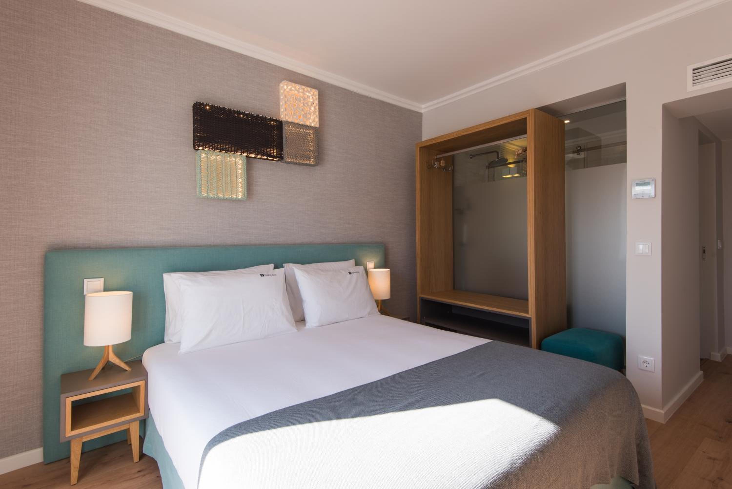 Superior Double Room with Balcony - Photo 3