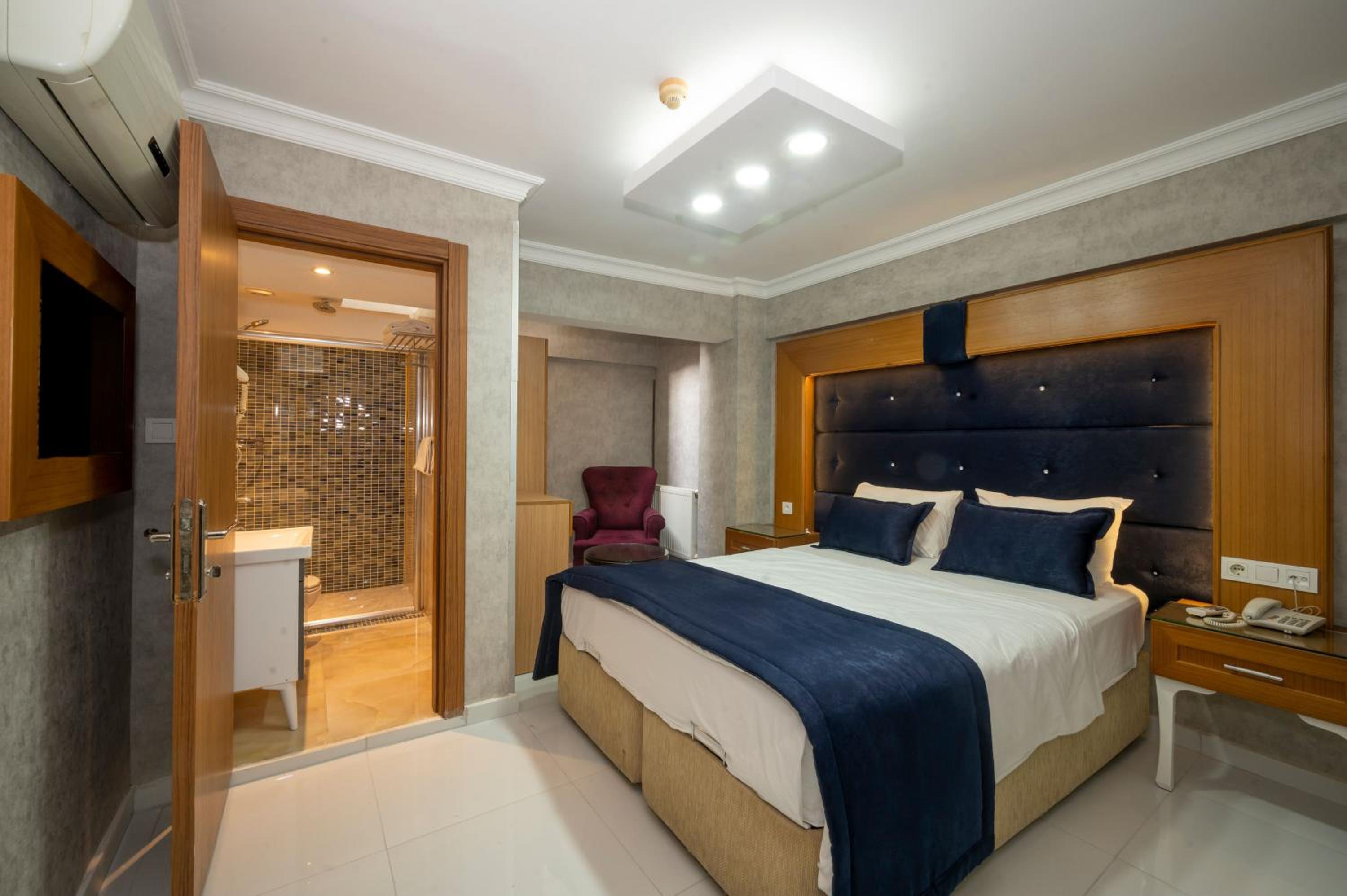 Double or Twin Room photo 2