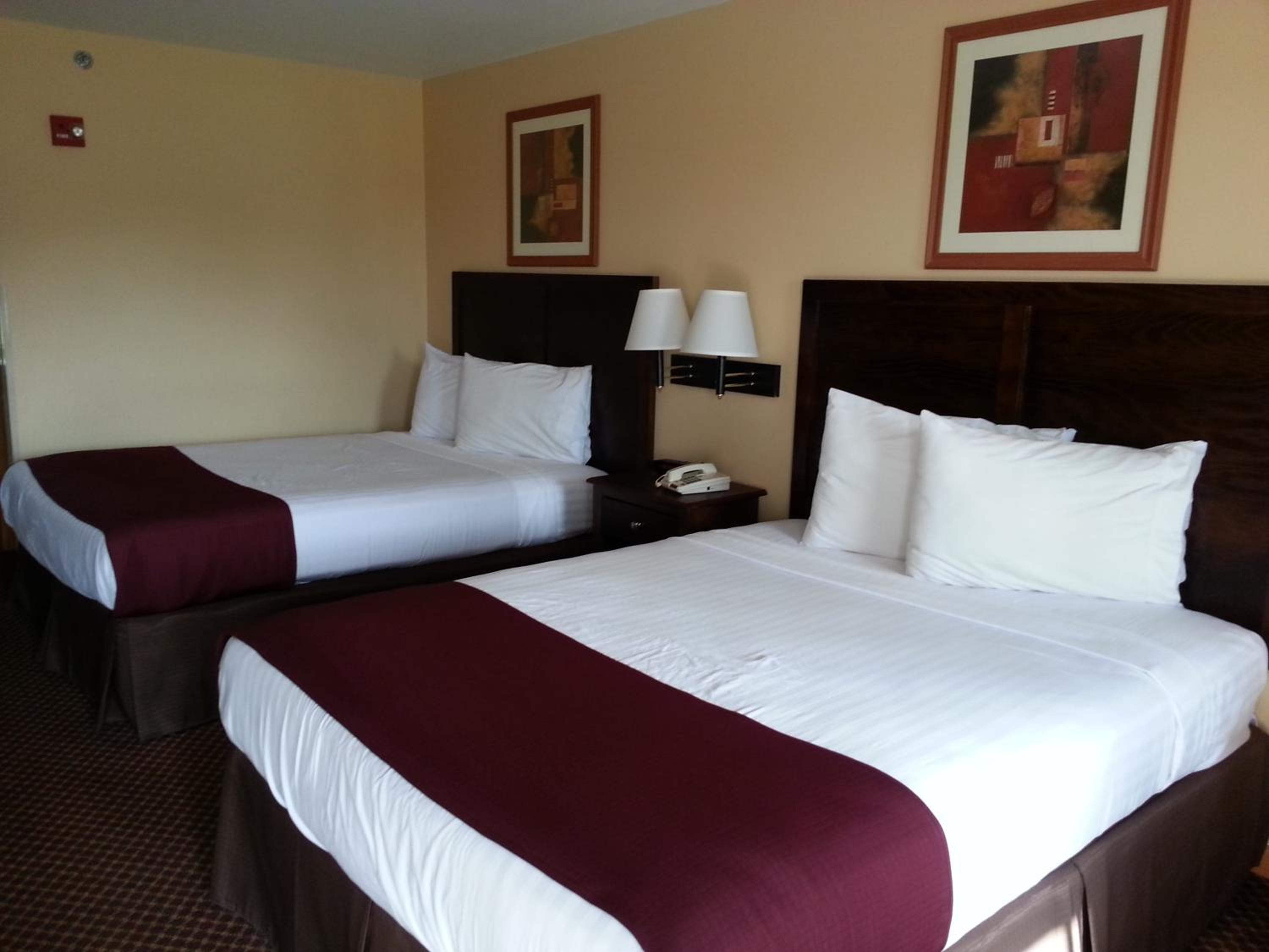 Queen Room with Two Queen Beds - Non-Smoking photo 1