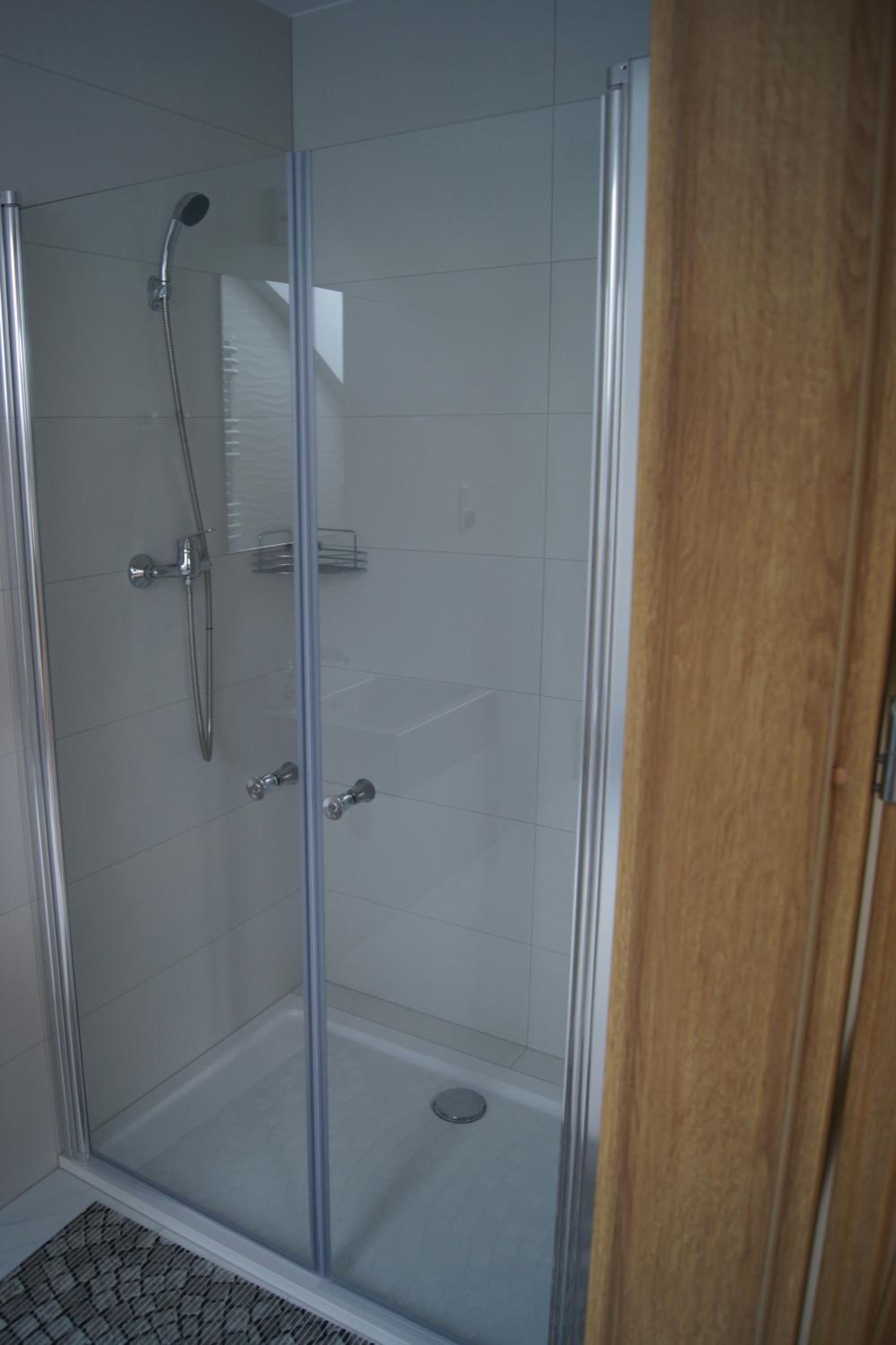 Standard Queen Room - Photo 14
