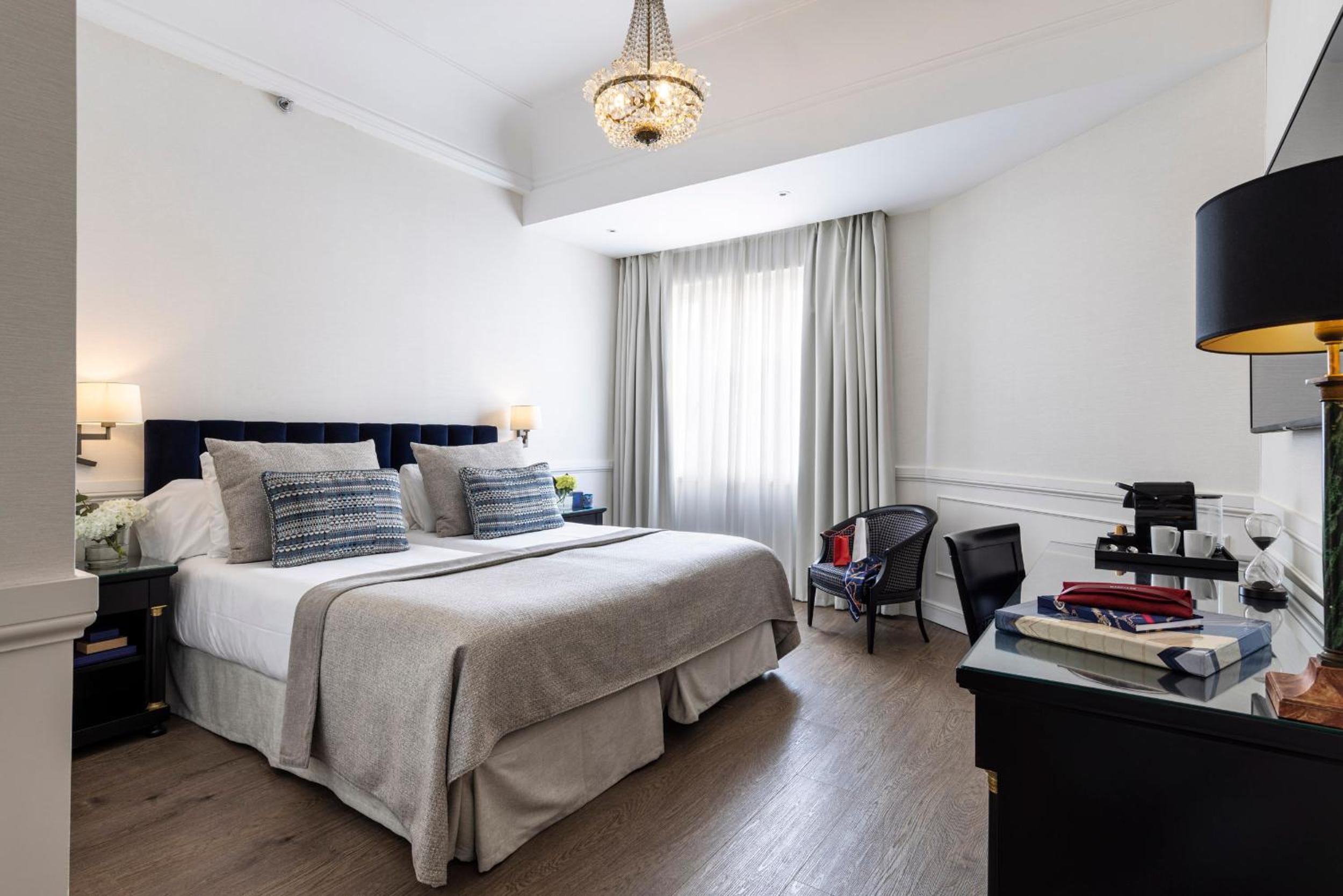 Double or Twin Room with Balcony photo 2