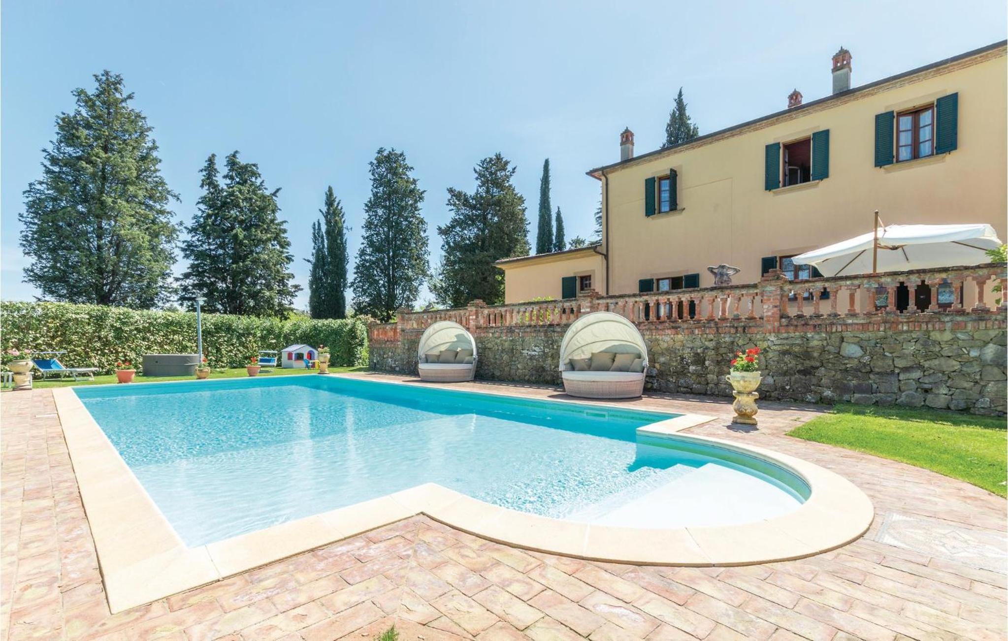 Nine-Bedroom Holiday Home photo 2