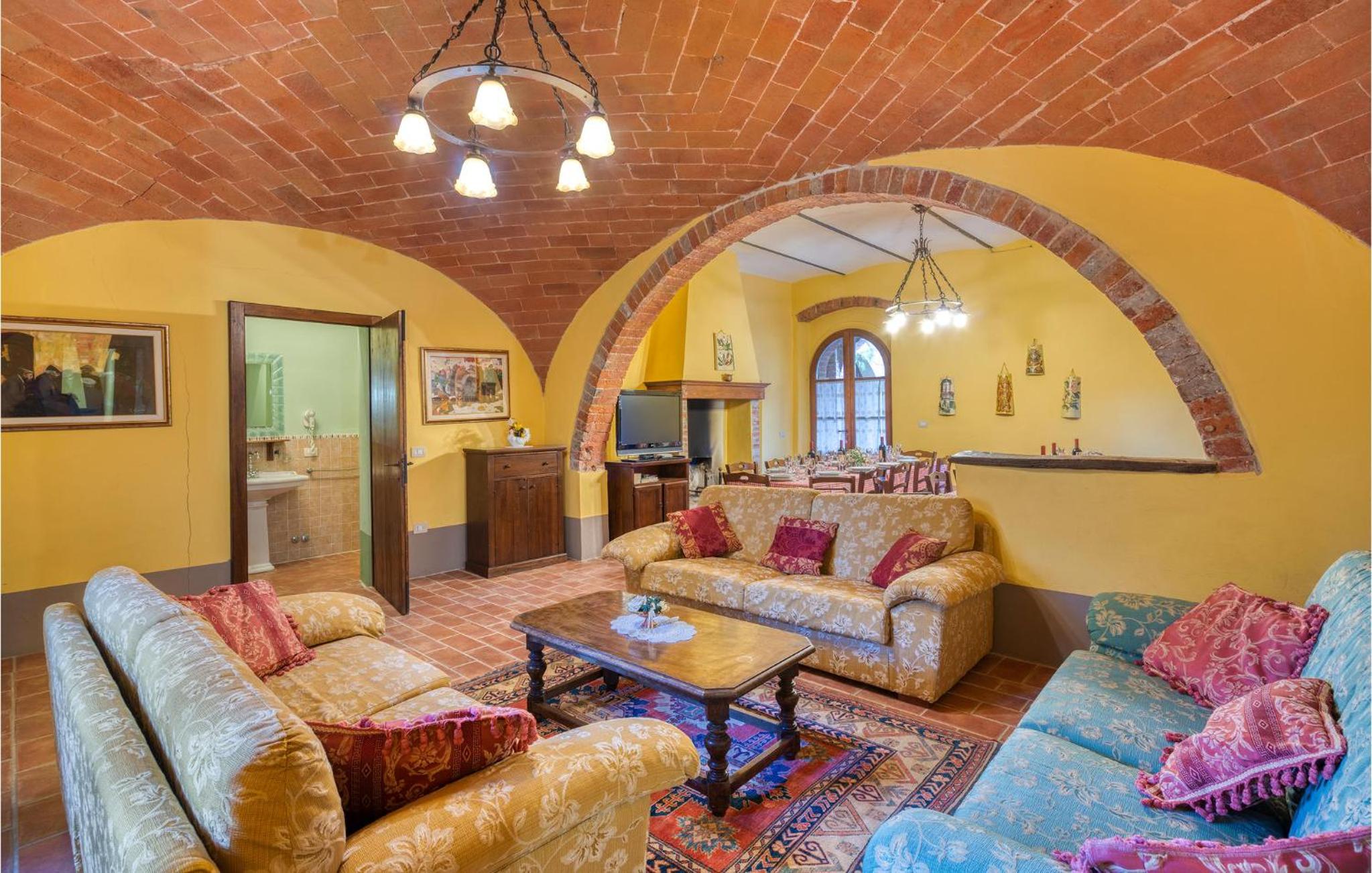 Nine-Bedroom Holiday Home photo 1
