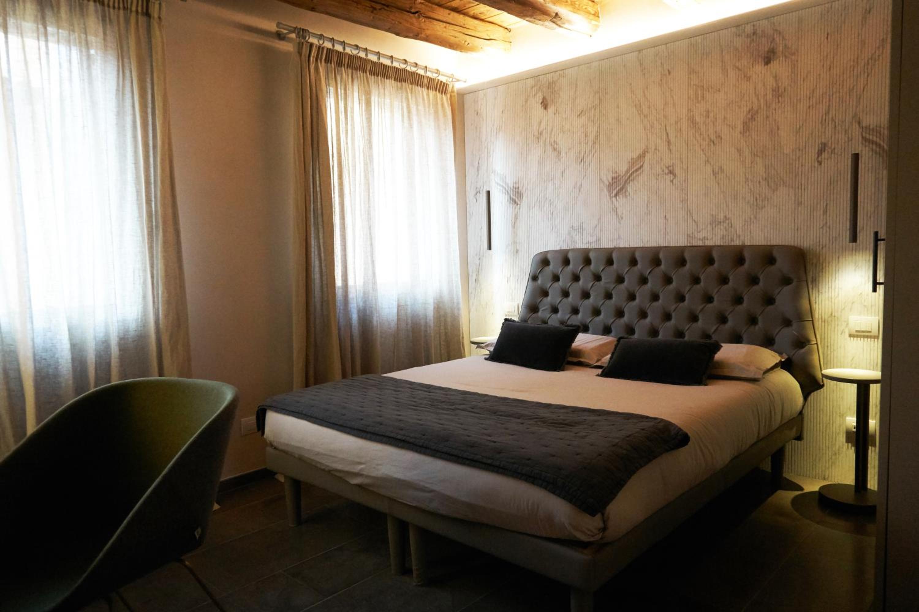 Double Room with Private Bathroom - Photo 1