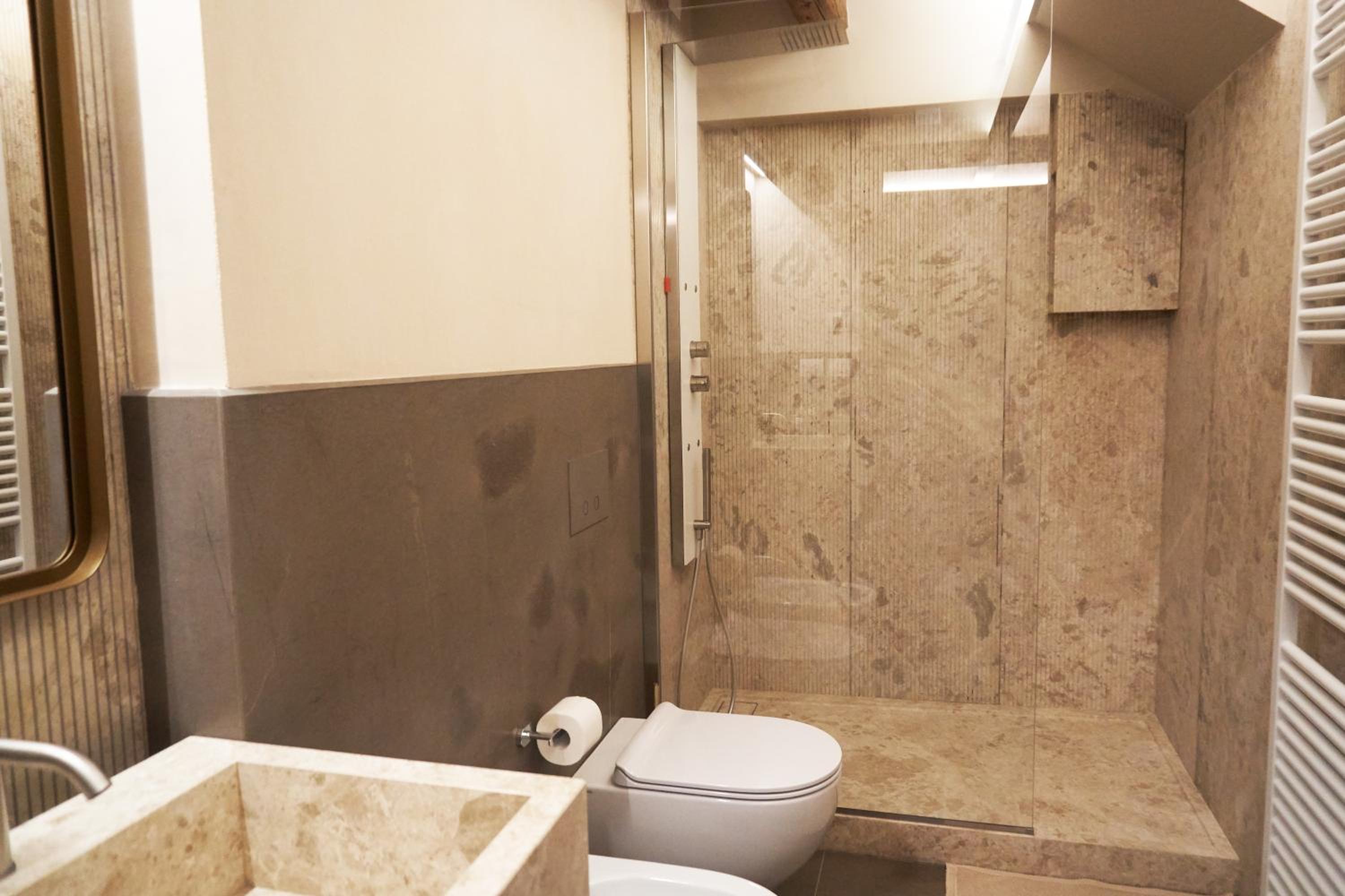 Double Room with Private Bathroom - Photo 2