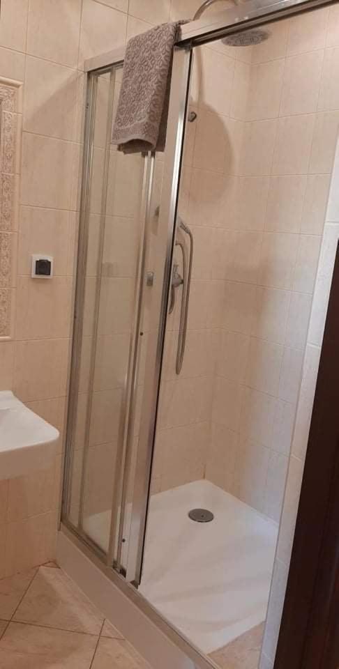 Double or Twin Room with Private Bathroom photo 3