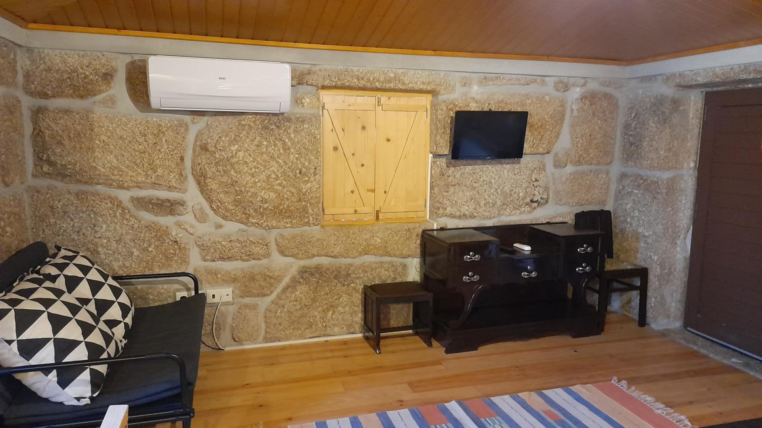 Family Room with Private Bathroom photo 3