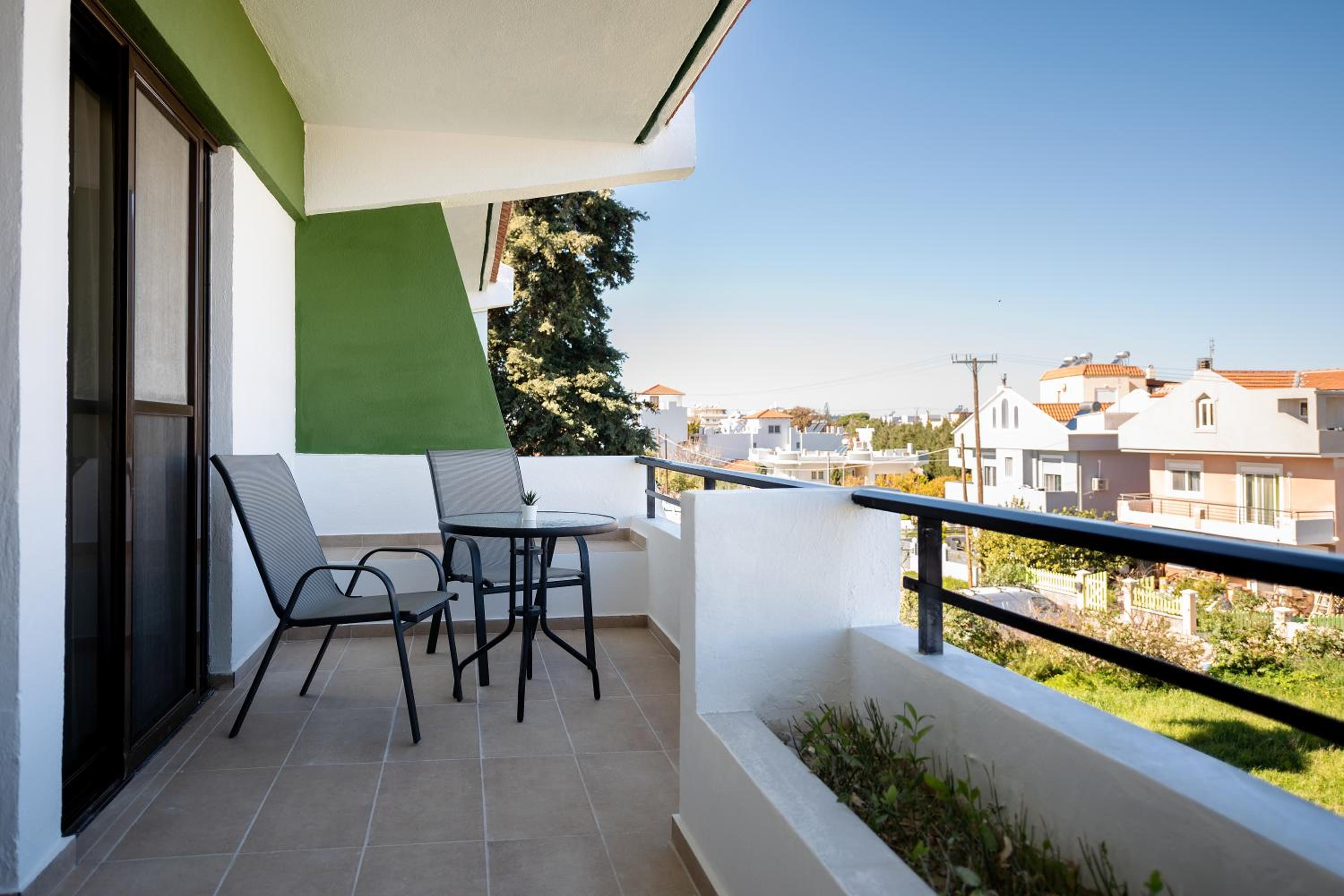 Junior Suite with Balcony - Photo 4