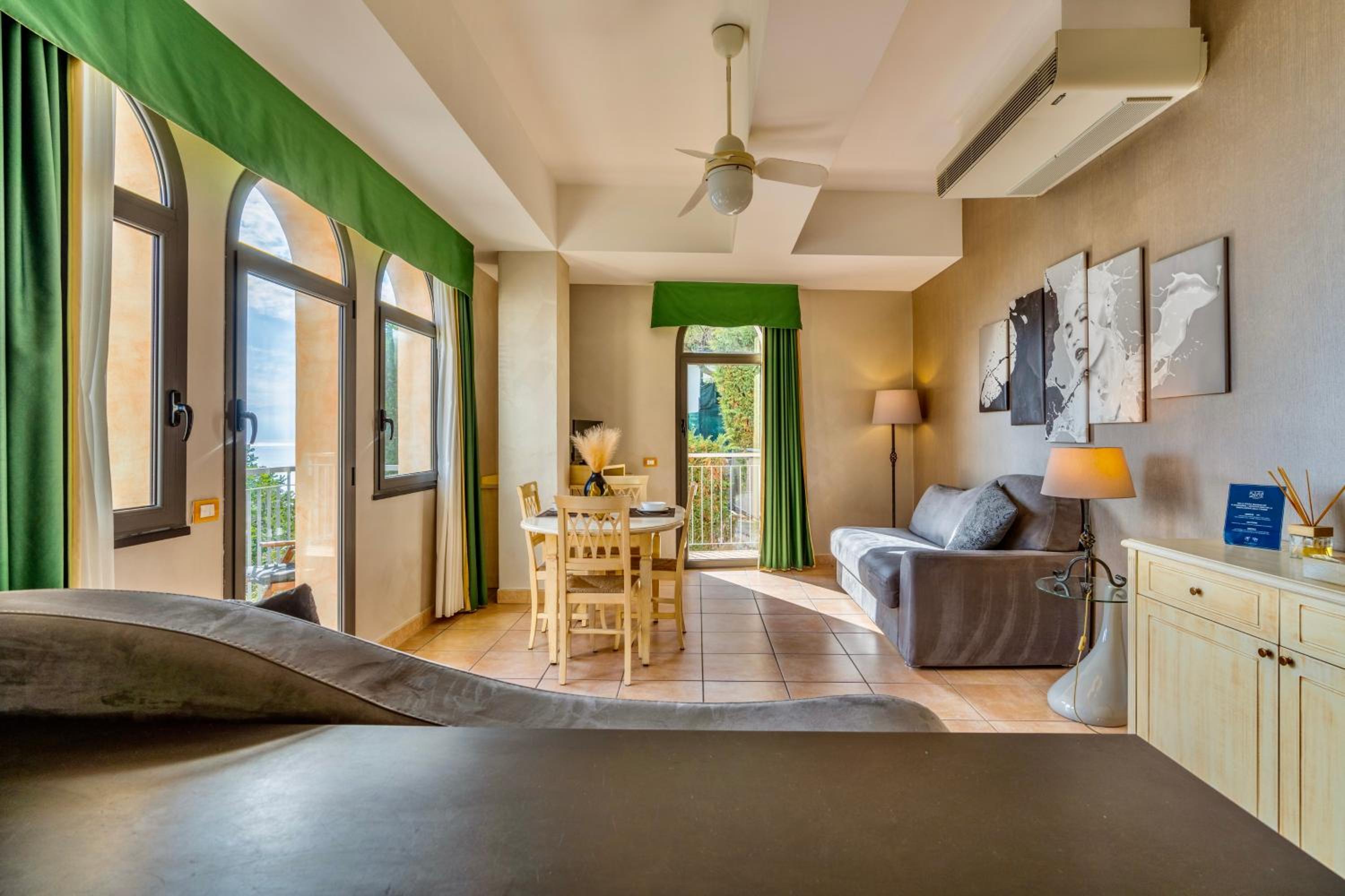 One-Bedroom Apartment with Garden photo 1