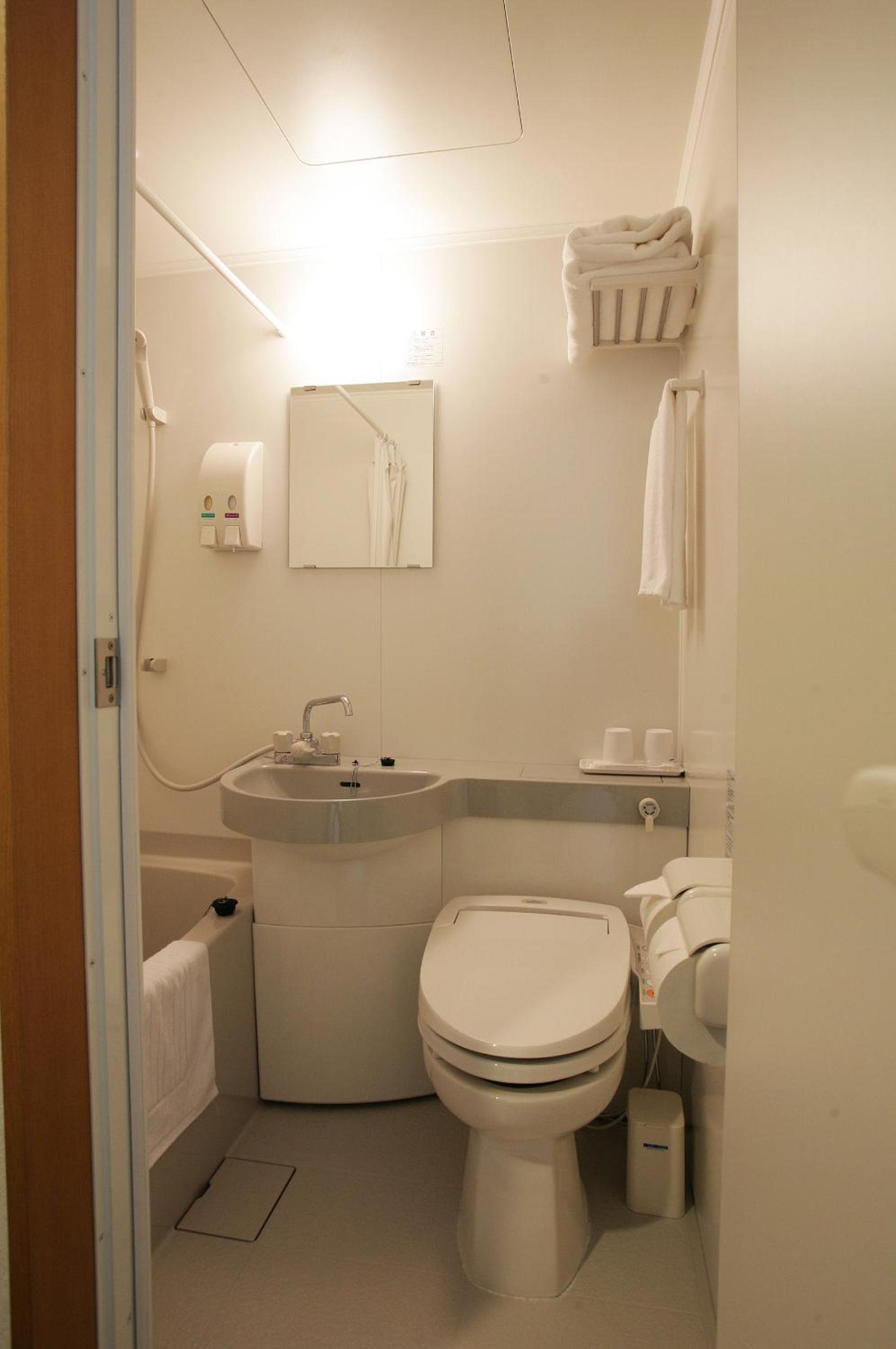 Double Room with Small Double Bed - Smoking photo 3