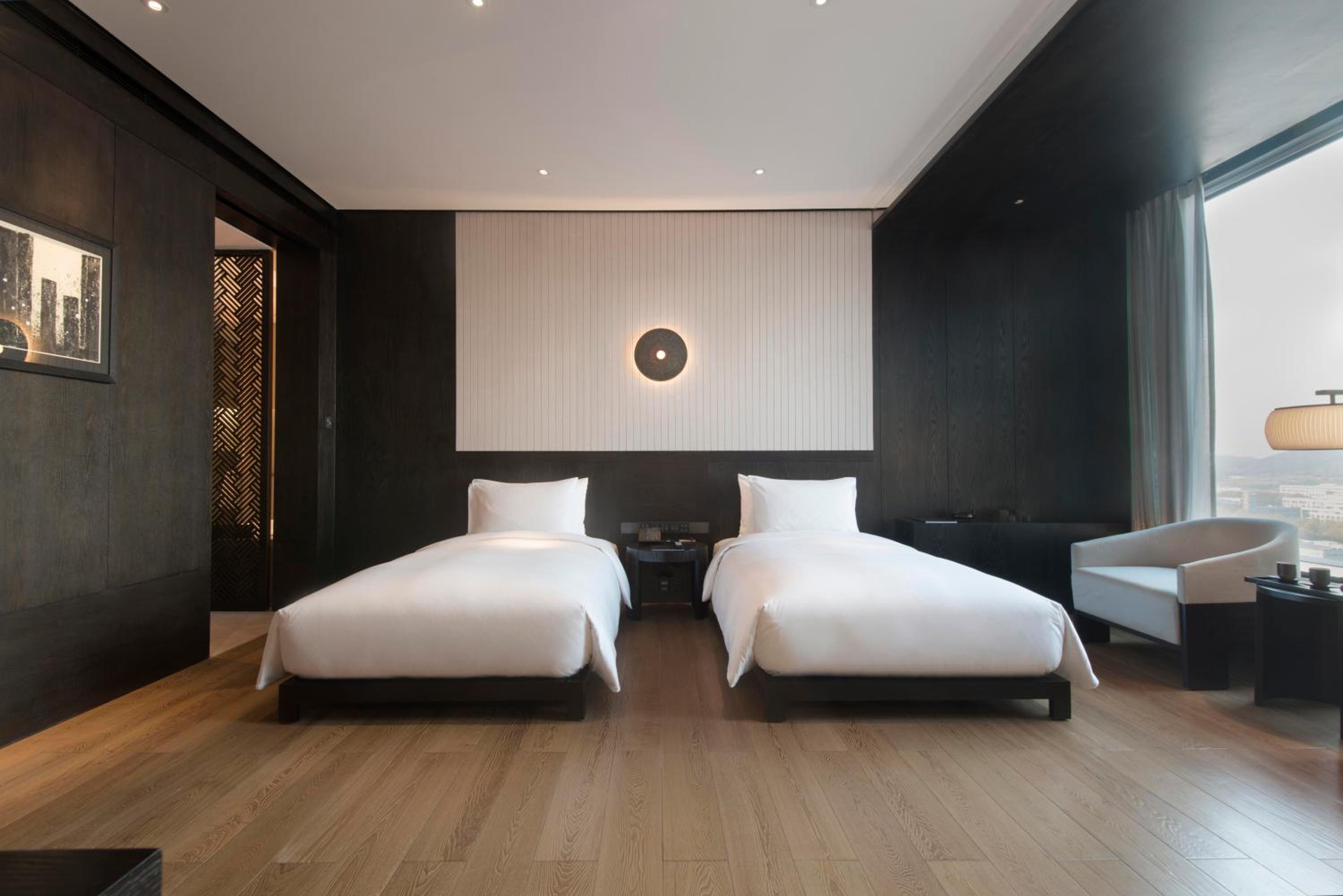 Deluxe Twin Room with club access