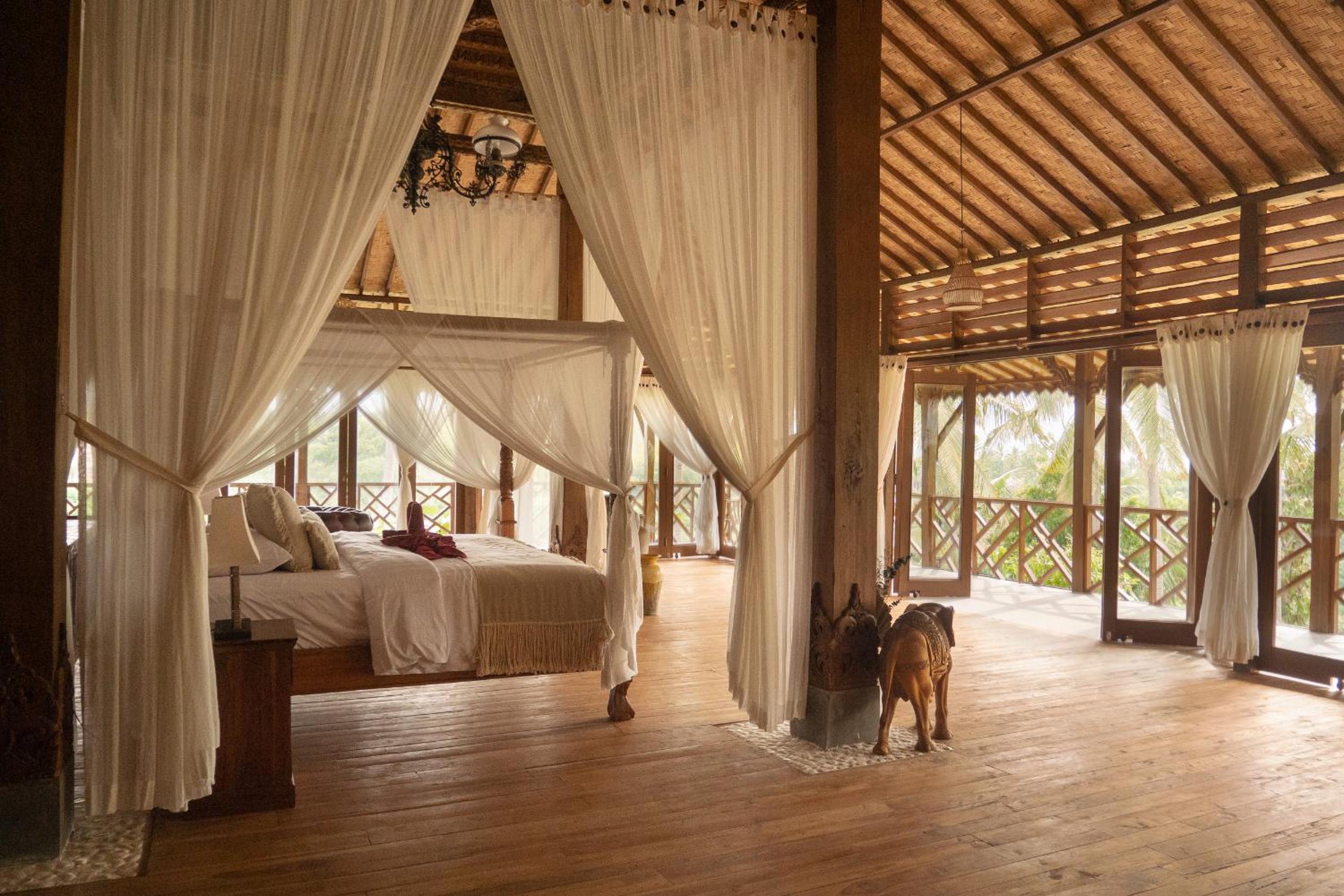 Deluxe Suite with Sea View - Photo 42