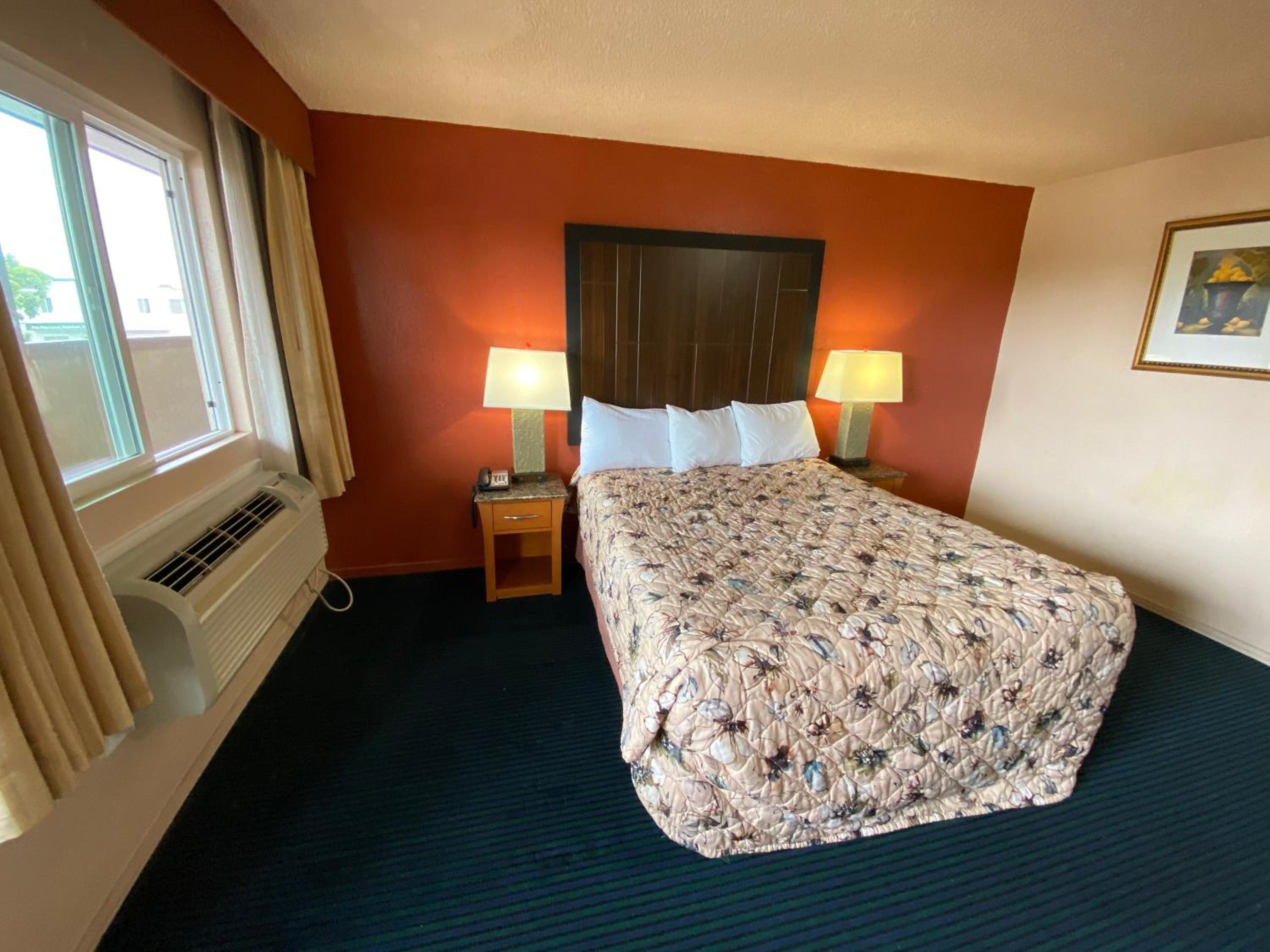 Queen Room photo 2