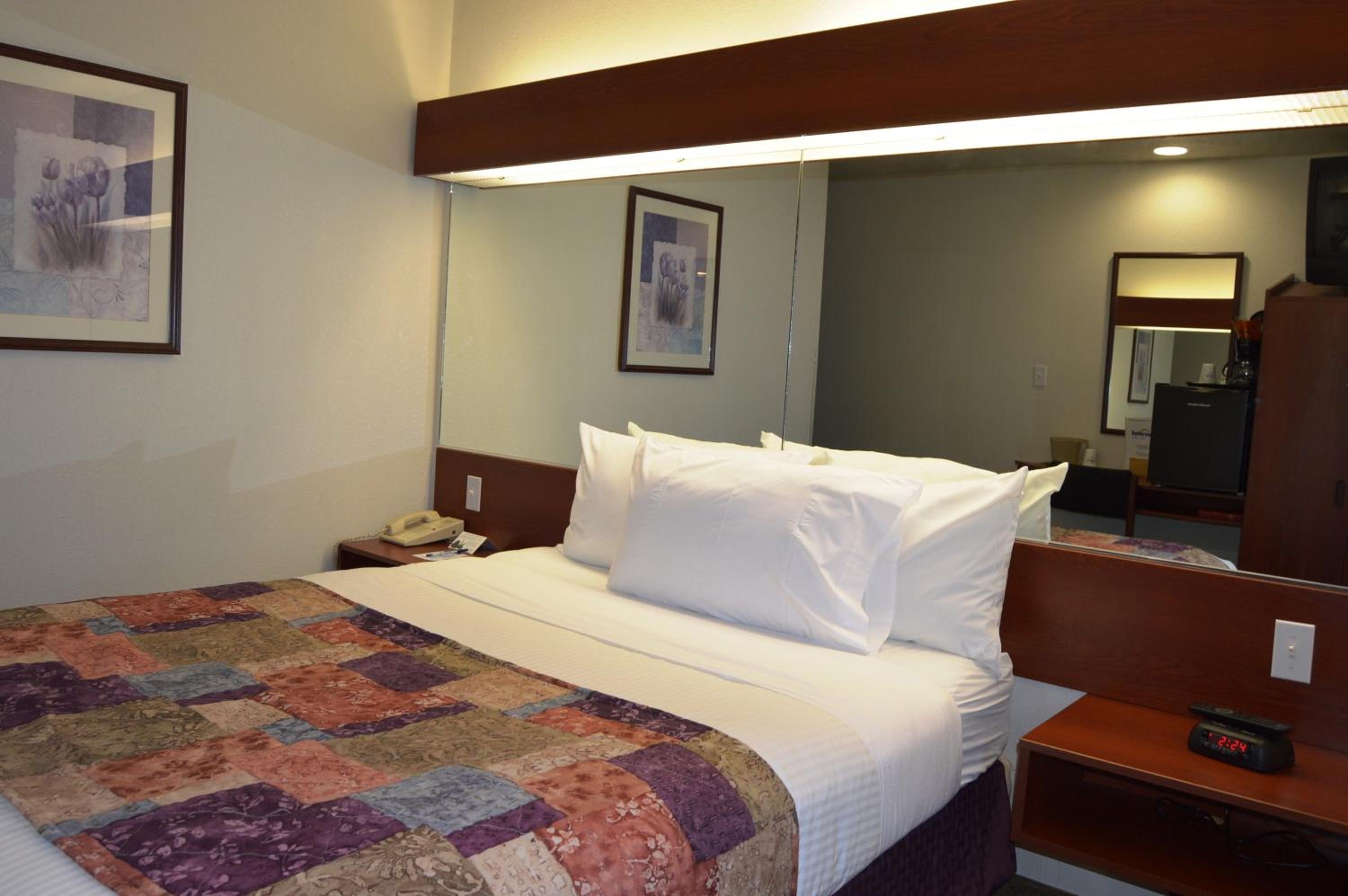 Queen Room - Disability Access/Non-Smoking - Photo 2