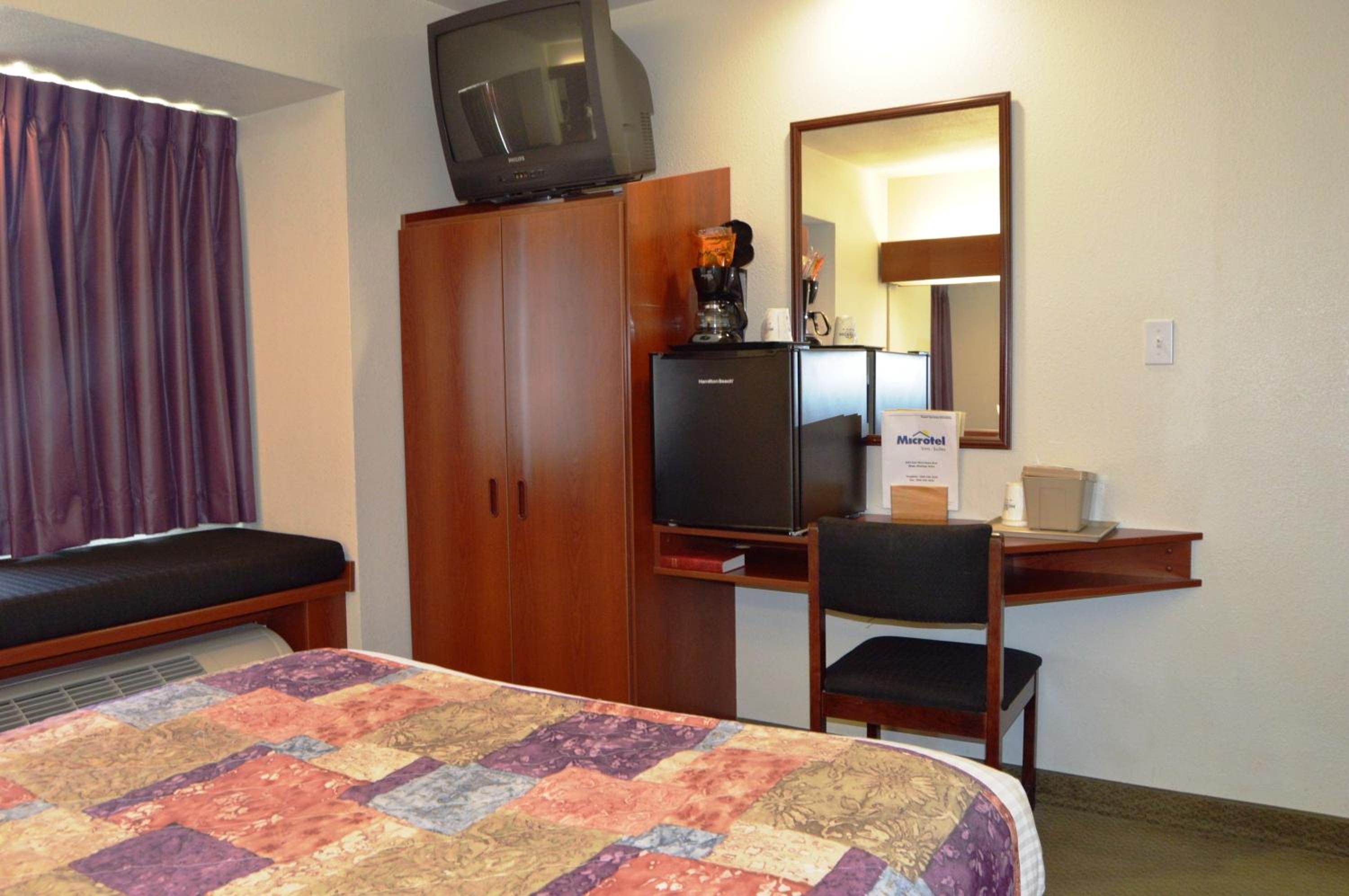 Queen Room - Disability Access/Non-Smoking - Photo 3