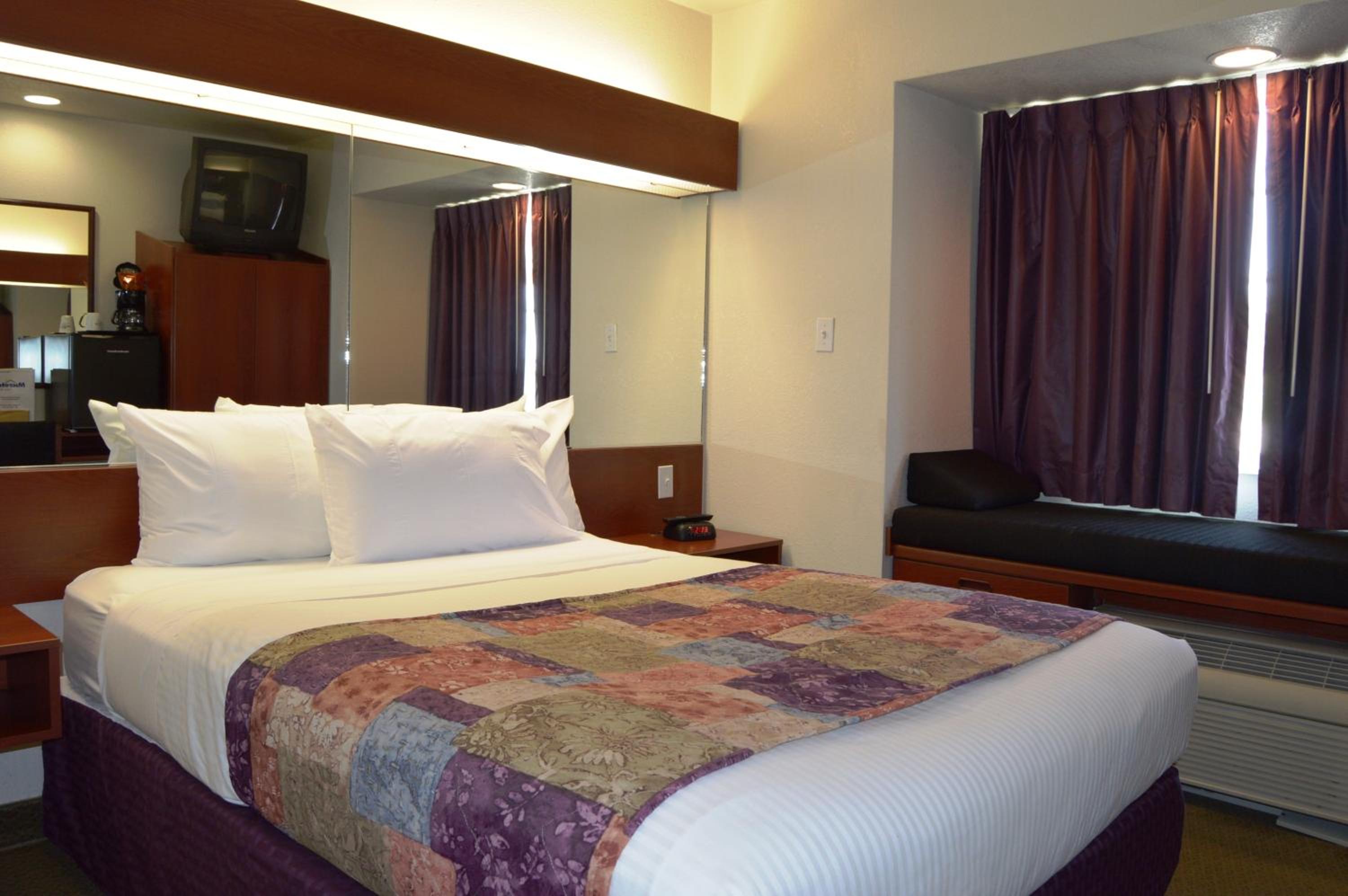 Queen Room - Disability Access/Non-Smoking - Photo 5
