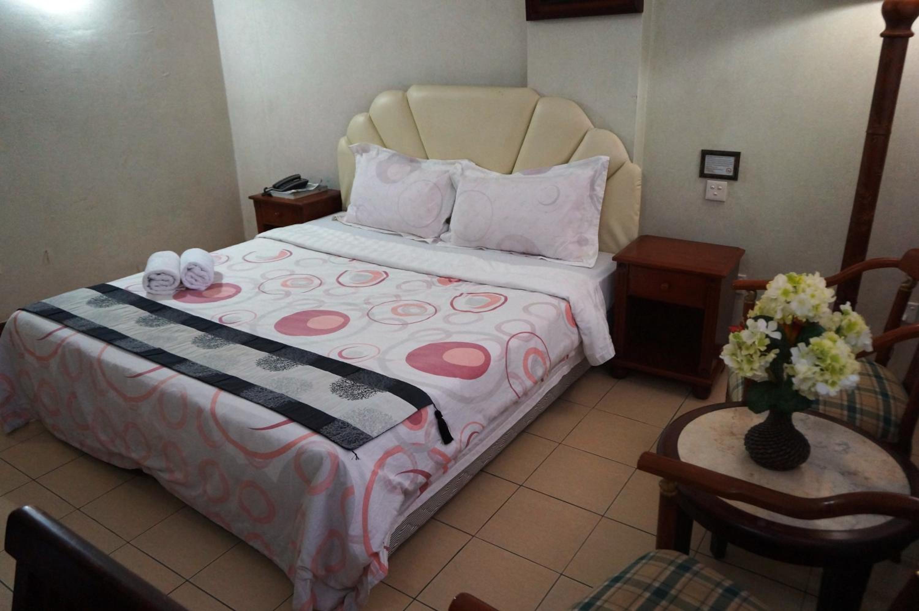 Standard Queen Room