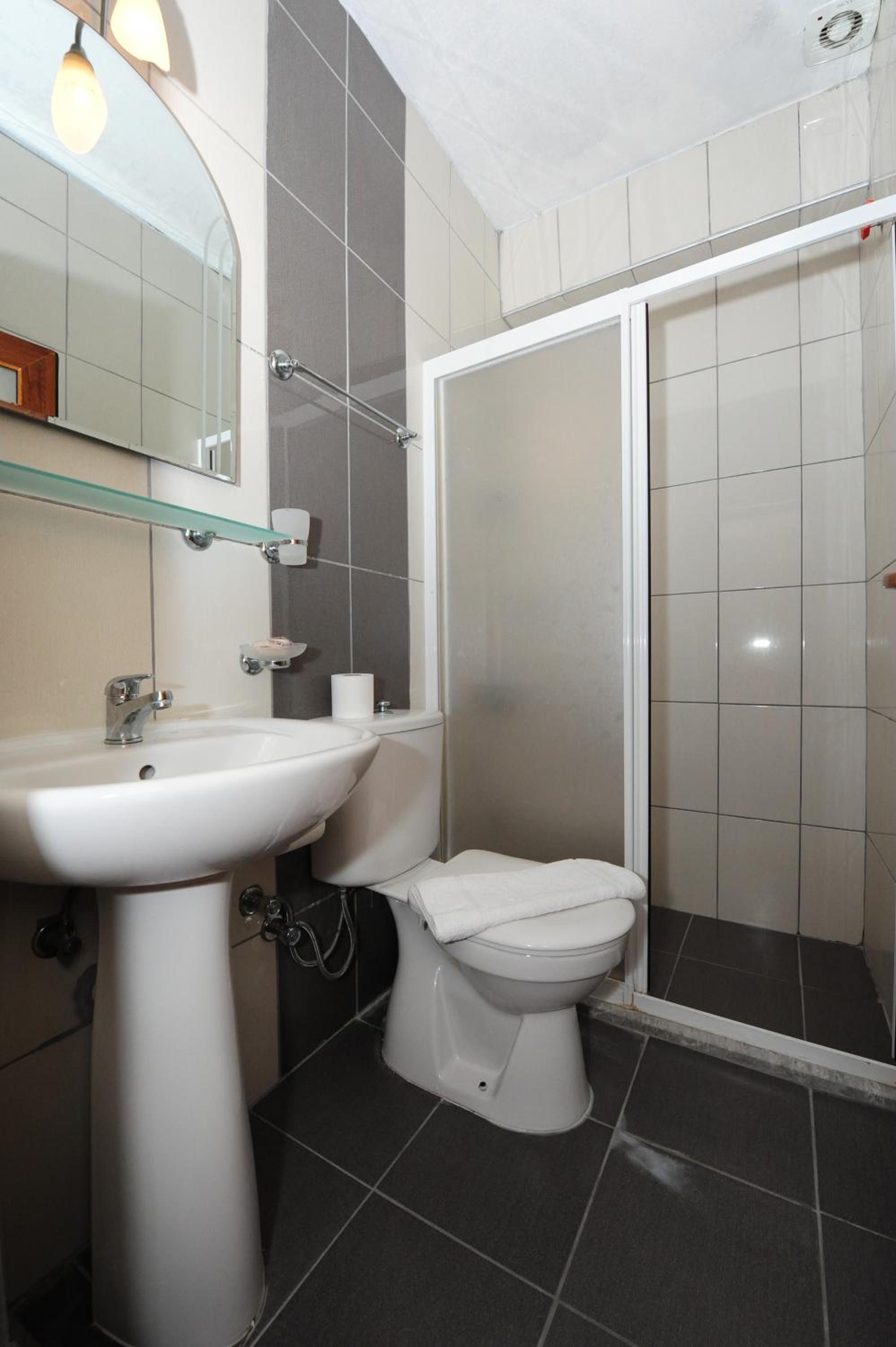 Standard Double or Twin Room photo 3