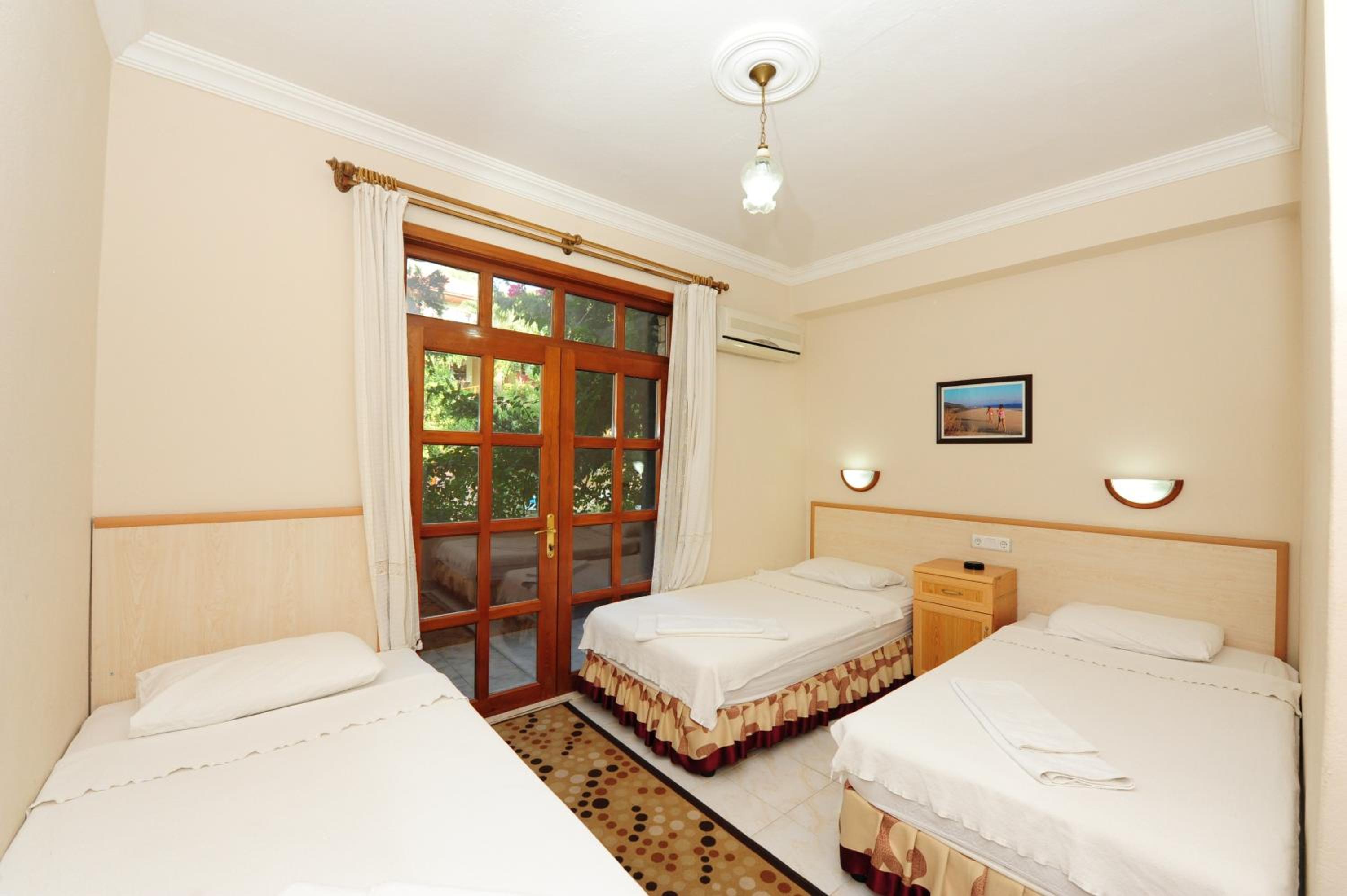 Standard Triple Room photo 3