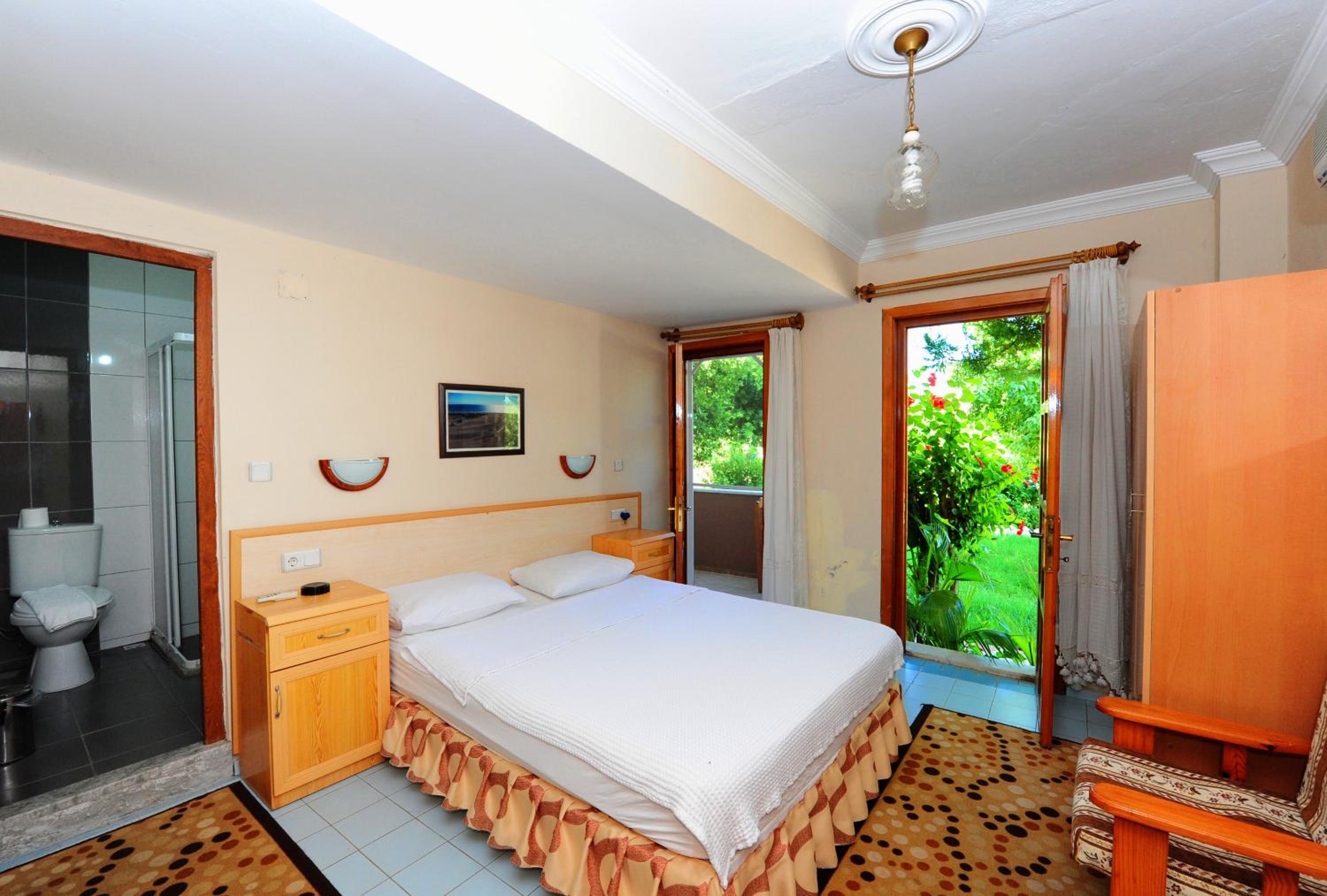 Standard Double or Twin Room photo 1