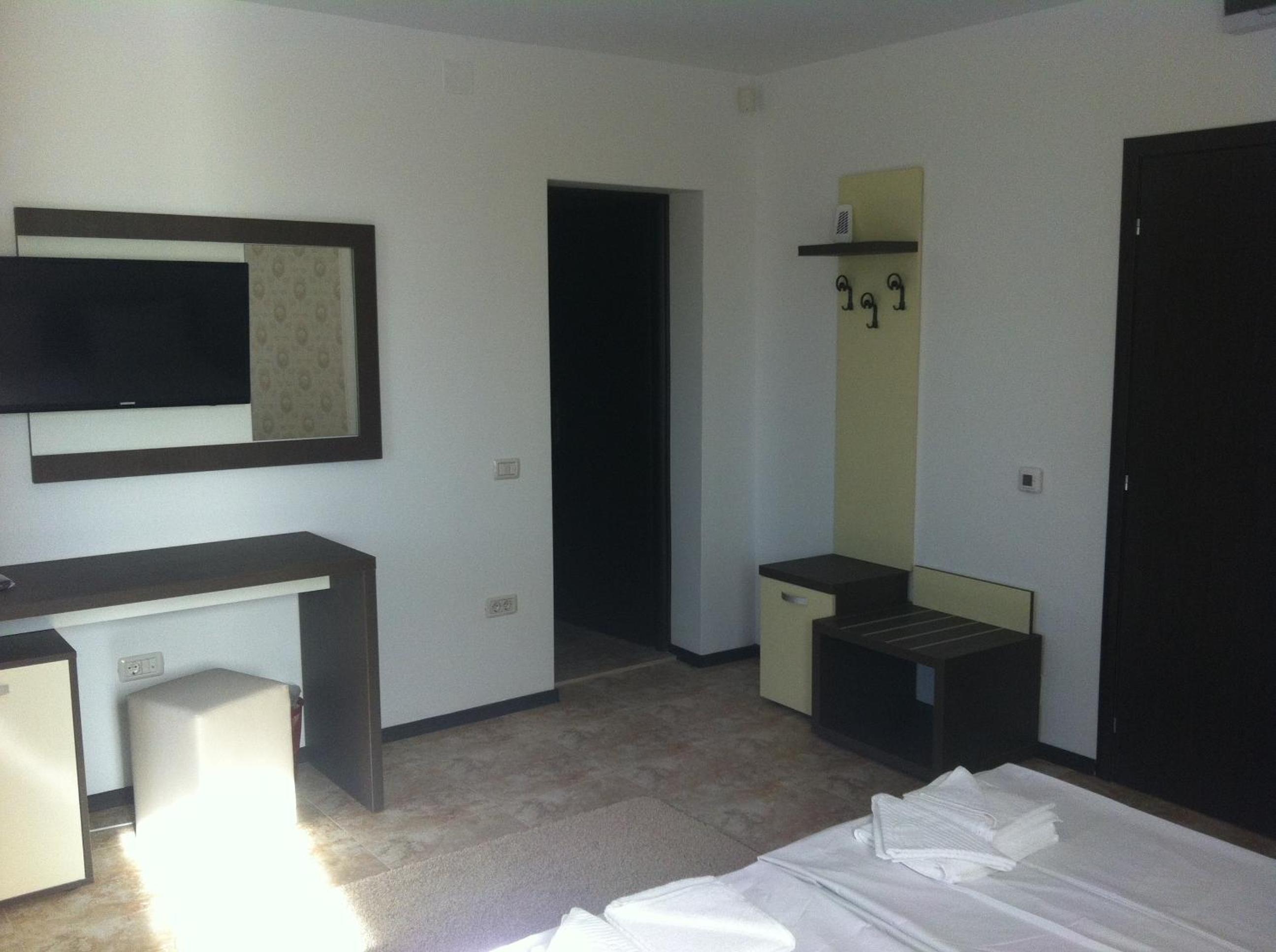 Twin Room - Photo 6
