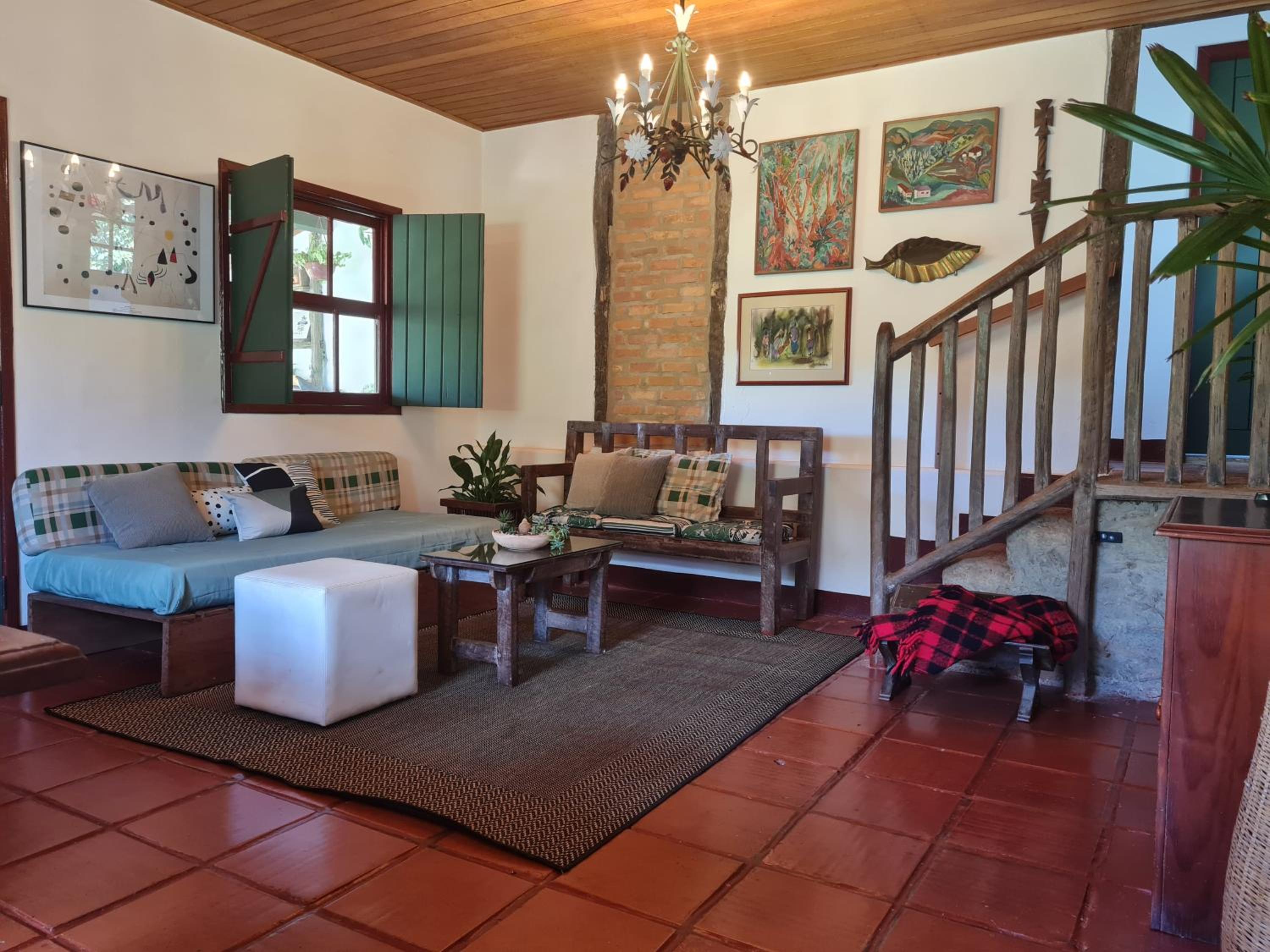 Five-Bedroom House photo 2