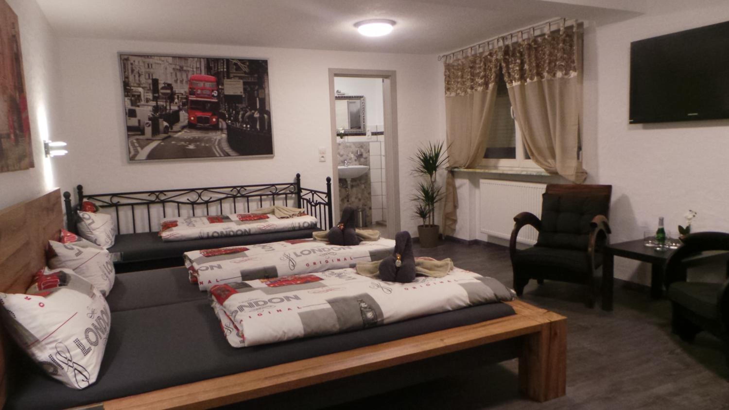 Family Room - Photo 7