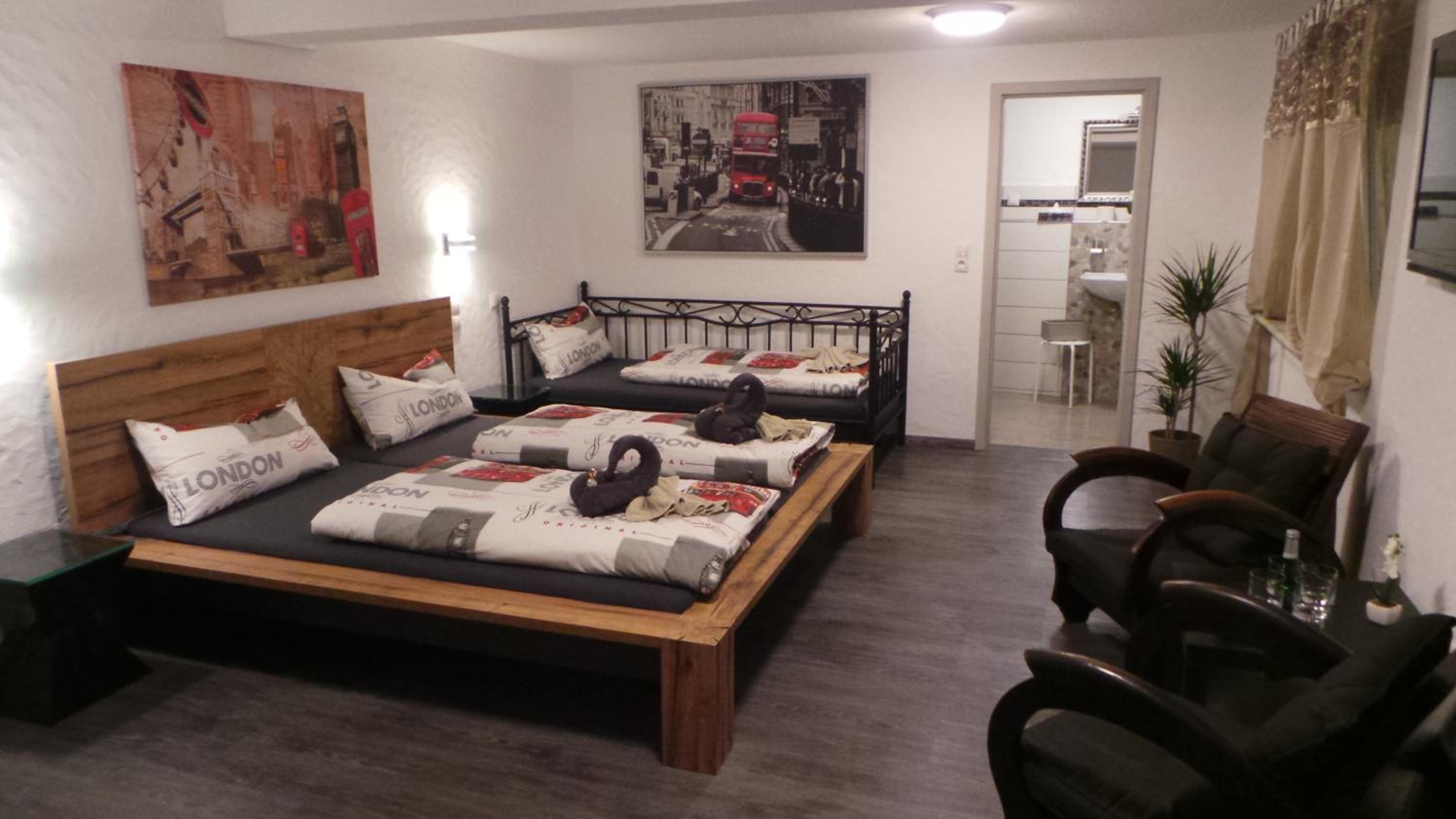 Family Room - Photo 2