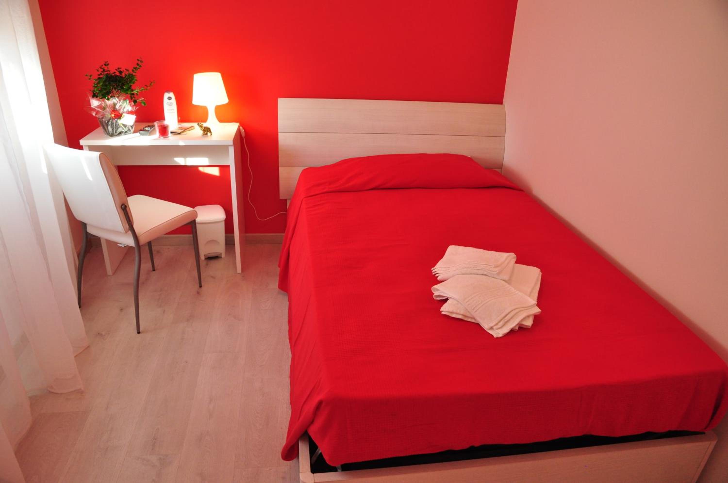 Single Room with Shared Bathroom photo 2