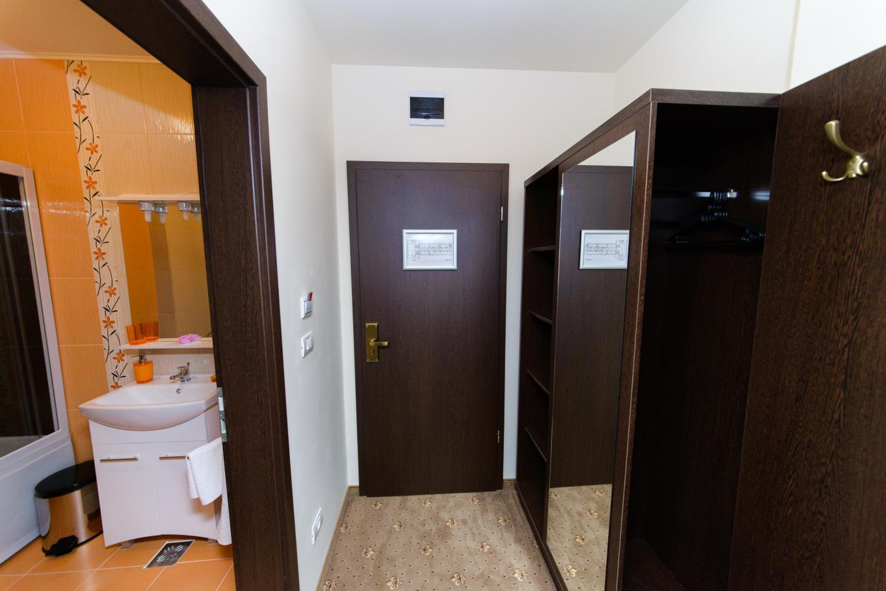 Double Room - Photo 2