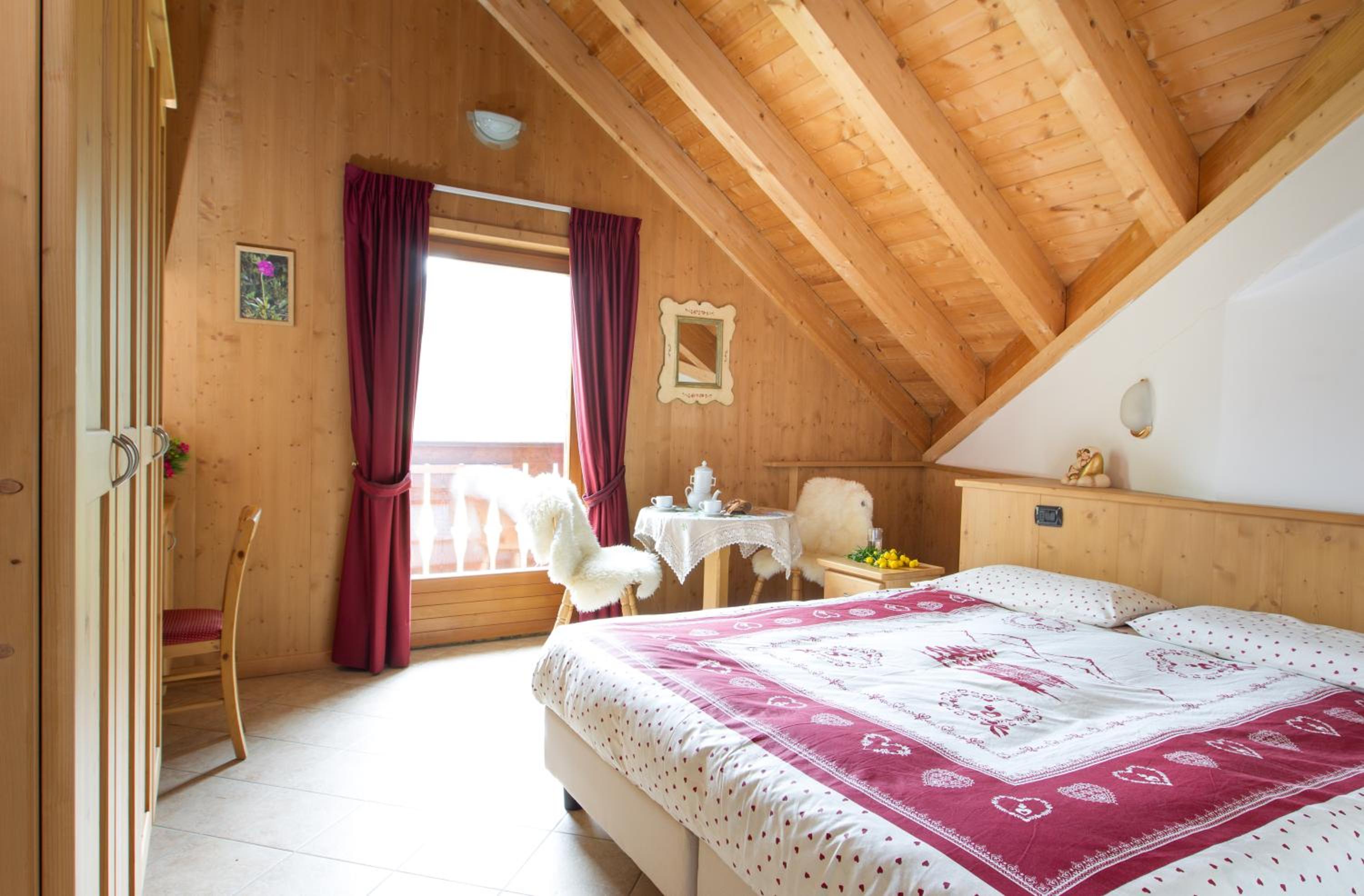 Double or Twin Room with Mountain View - Photo 2