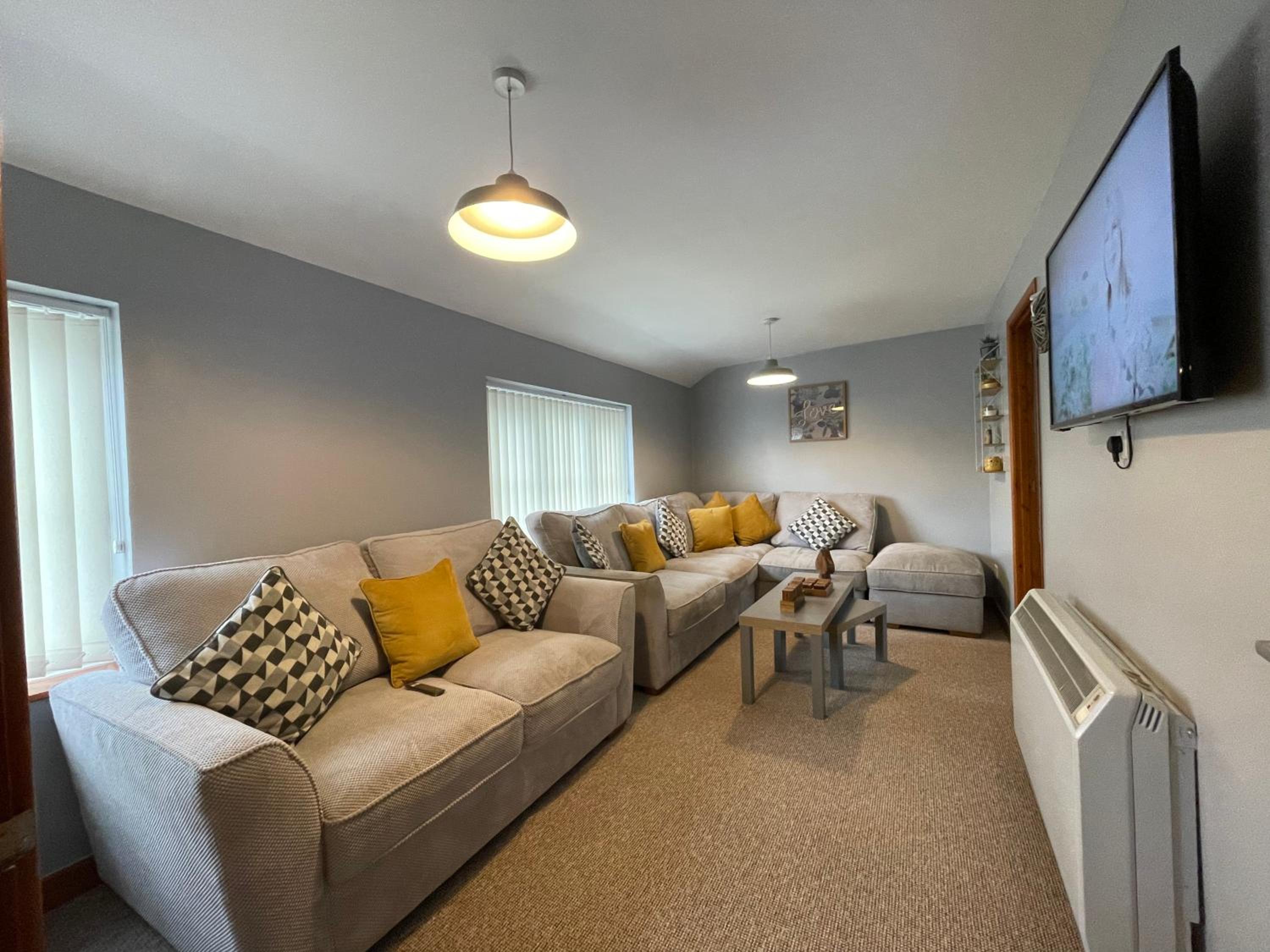Two-Bedroom House - Photo 1
