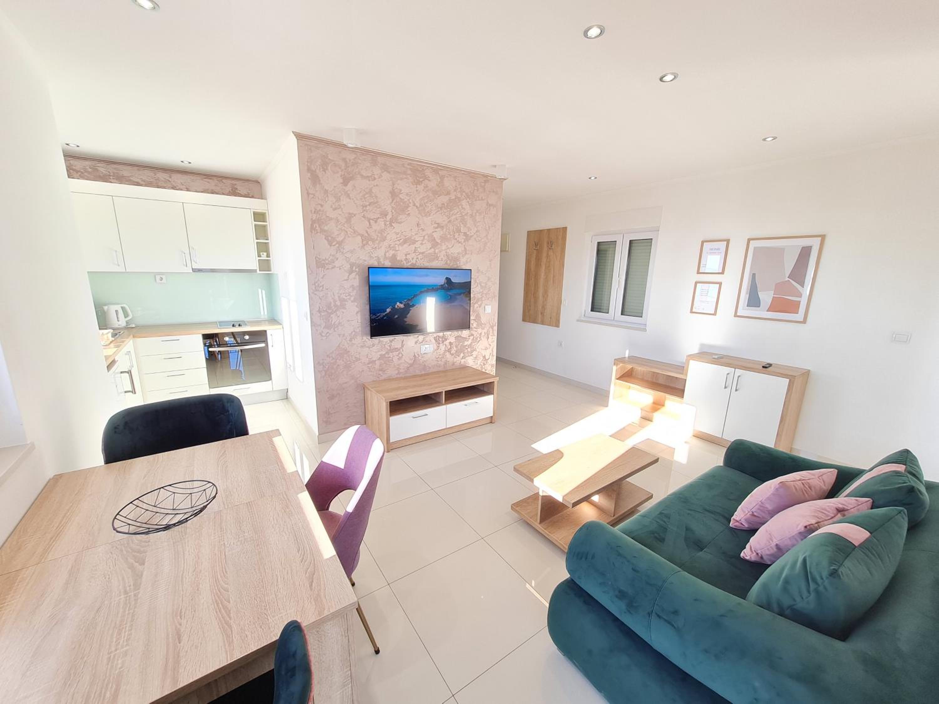Ein-Zimmer-Apartment mit Balkon und Meerblick