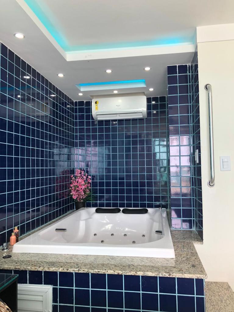 Queen Suite with Spa Bath photo 3