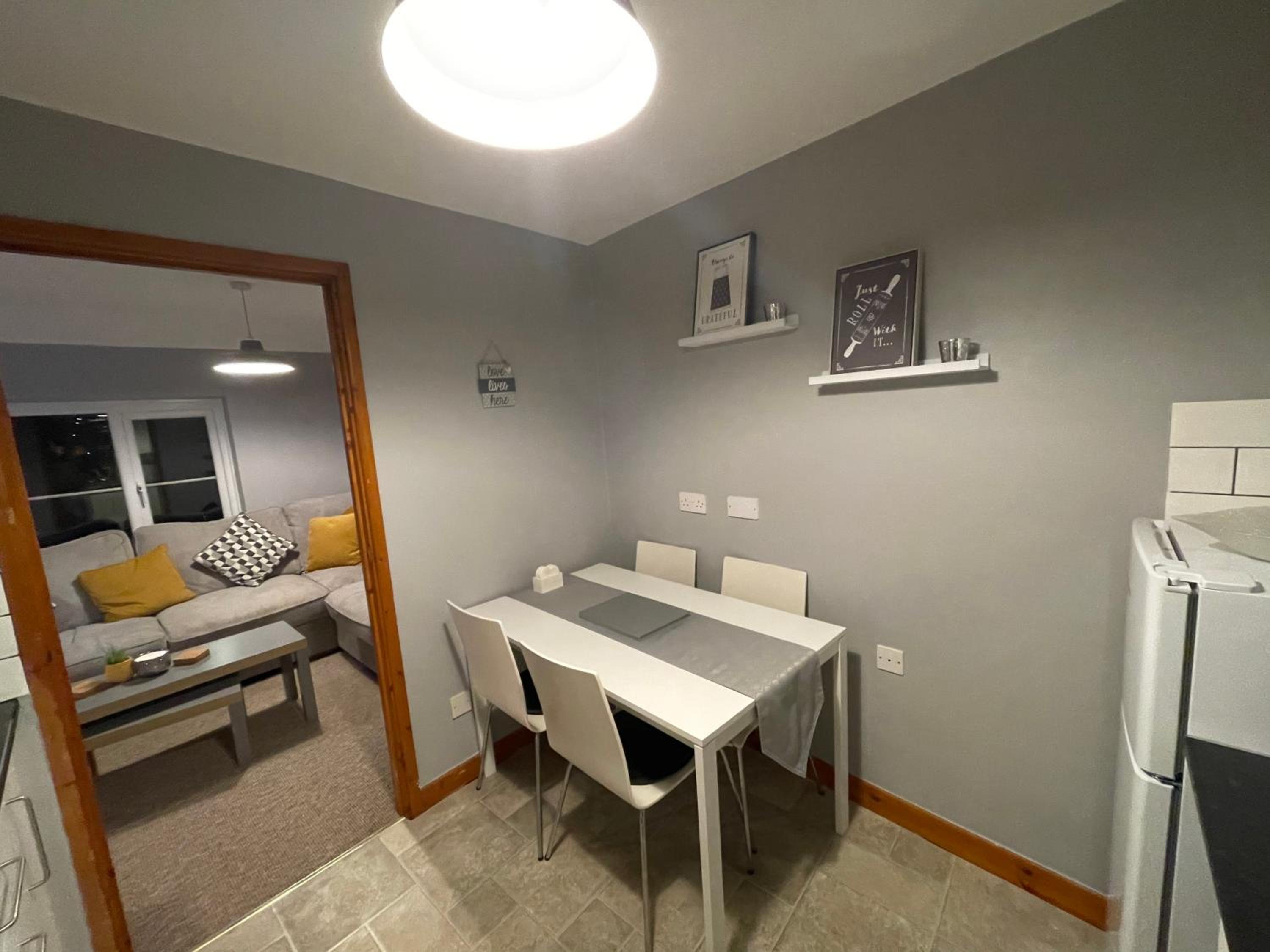 Two-Bedroom House - Photo 3