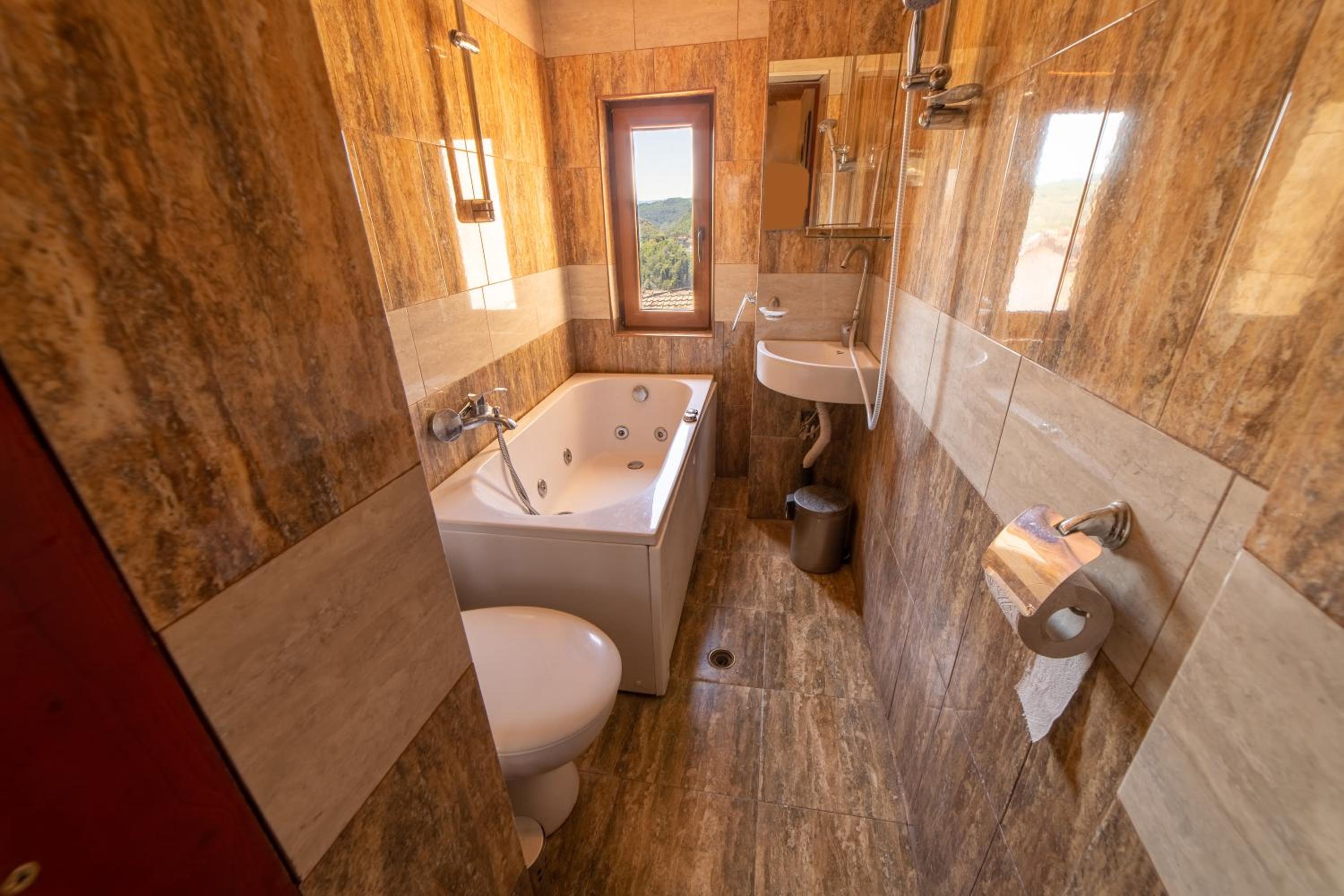 Double Room with Spa Bath photo 2