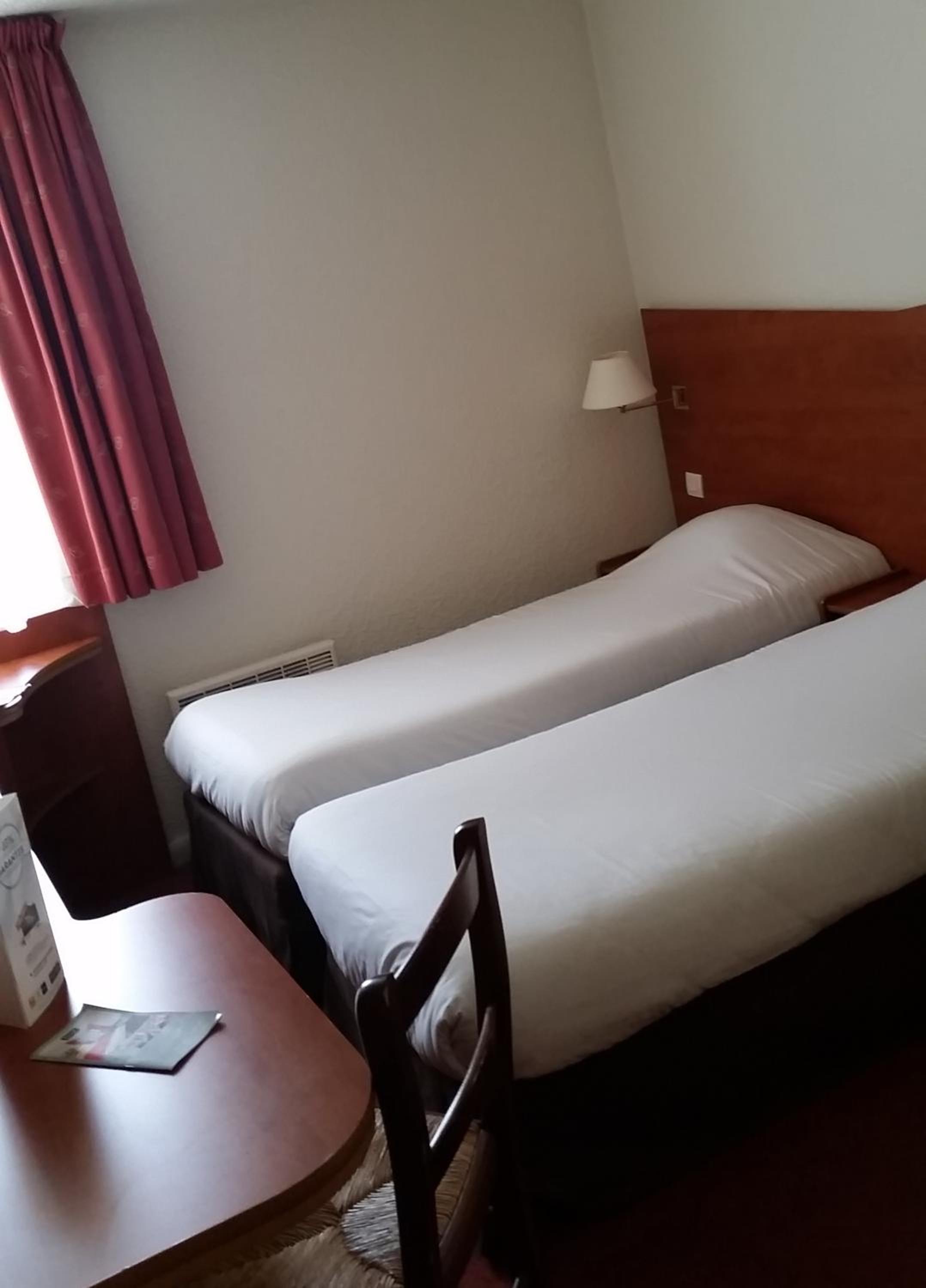 Twin Room - Photo 7